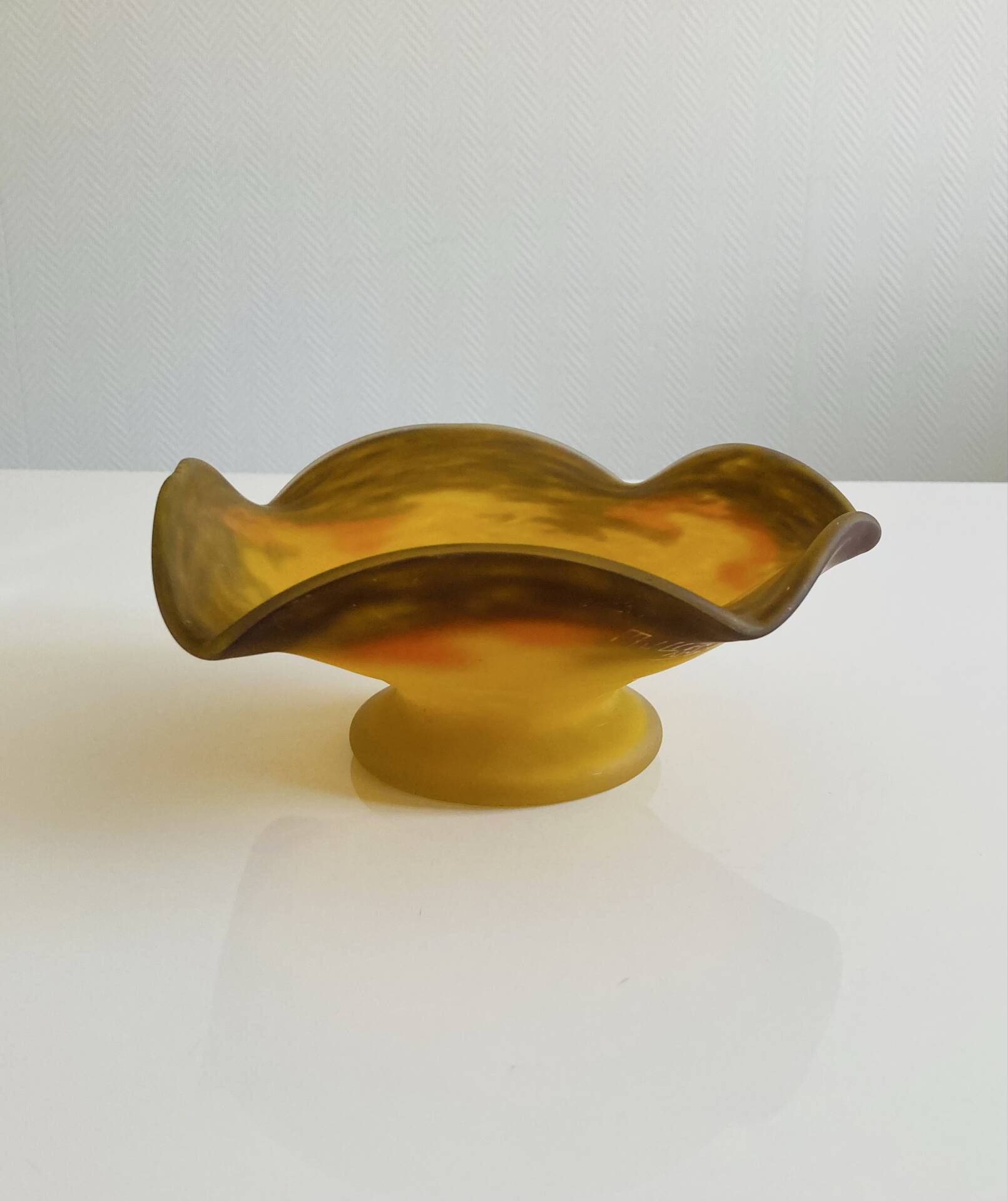 Glass footed coupe Nuagé signed by Muller Frères Lunéville.