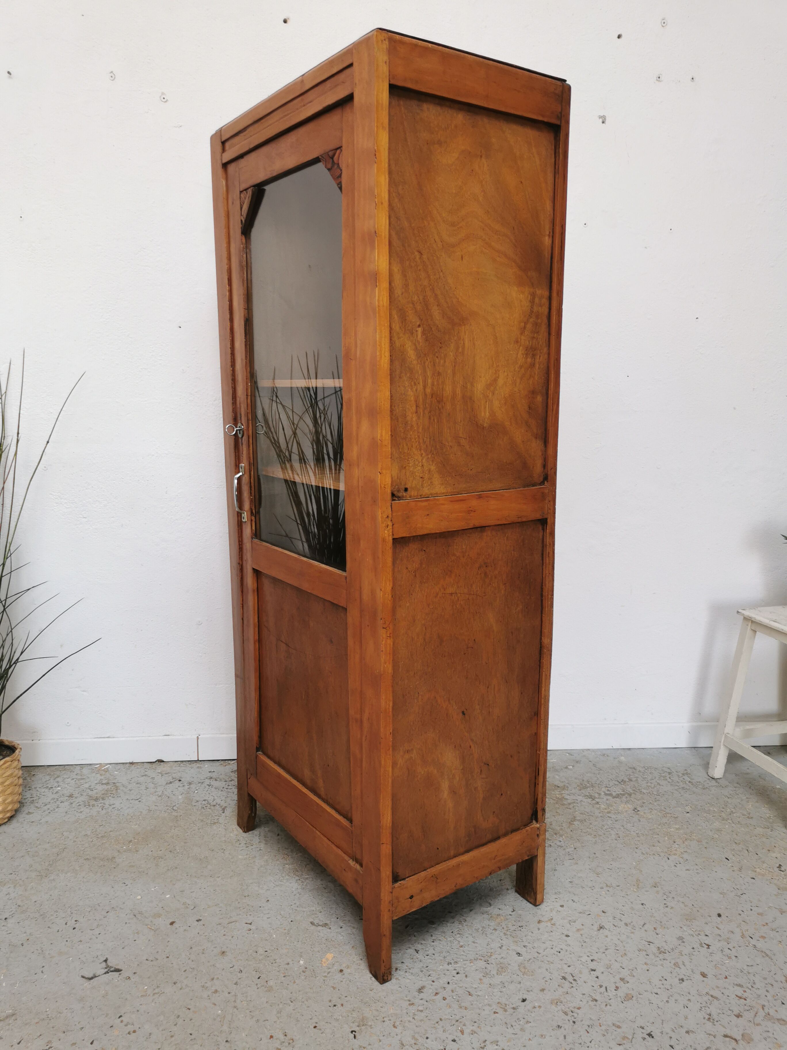 Armoire parisienne vitrée
