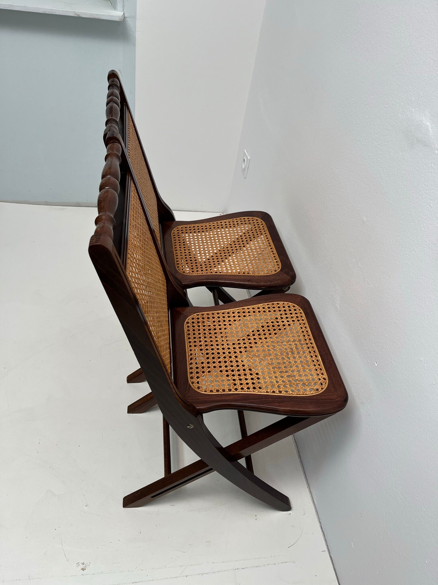 2 vintage folding chairs in wood and canning, 60s