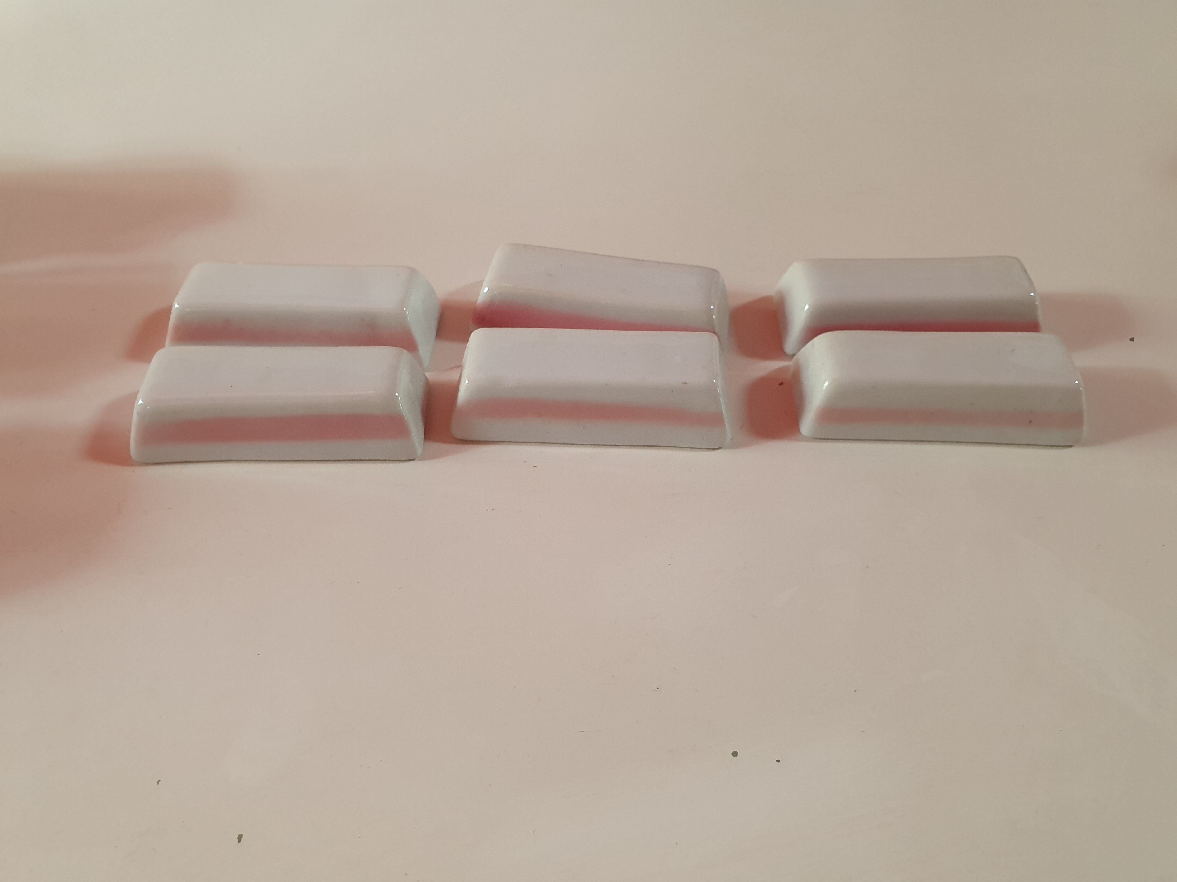 Set of 6 vintage knife holders in white and pink ceramic