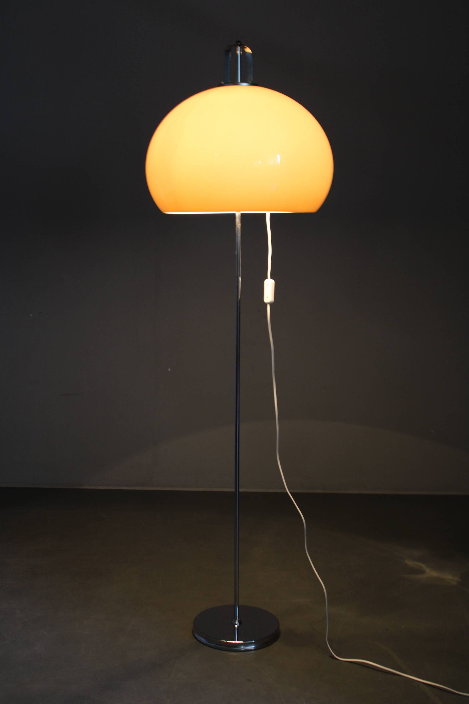 Guzzini Meblo floor lamp with plastic shade, Italy 1970 — Space Age chrome modern