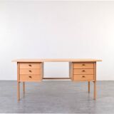 Bureau en chêne du milieu du siècle par Svend Åge Madsen pour Sigurd Hansen, années 1960.
