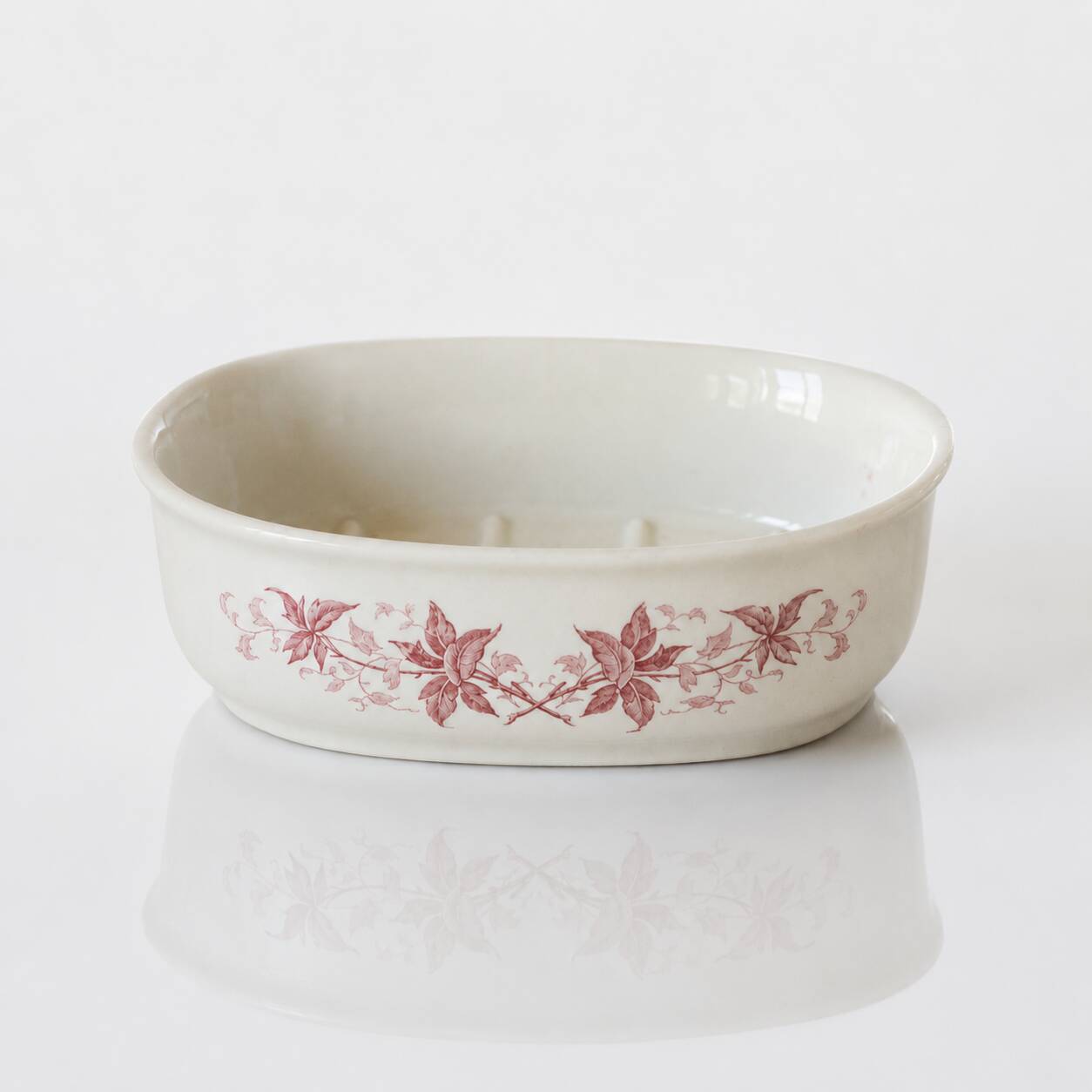 Porte-savon du XIXe siècle terre de fer signé Maestricht "Printemps"