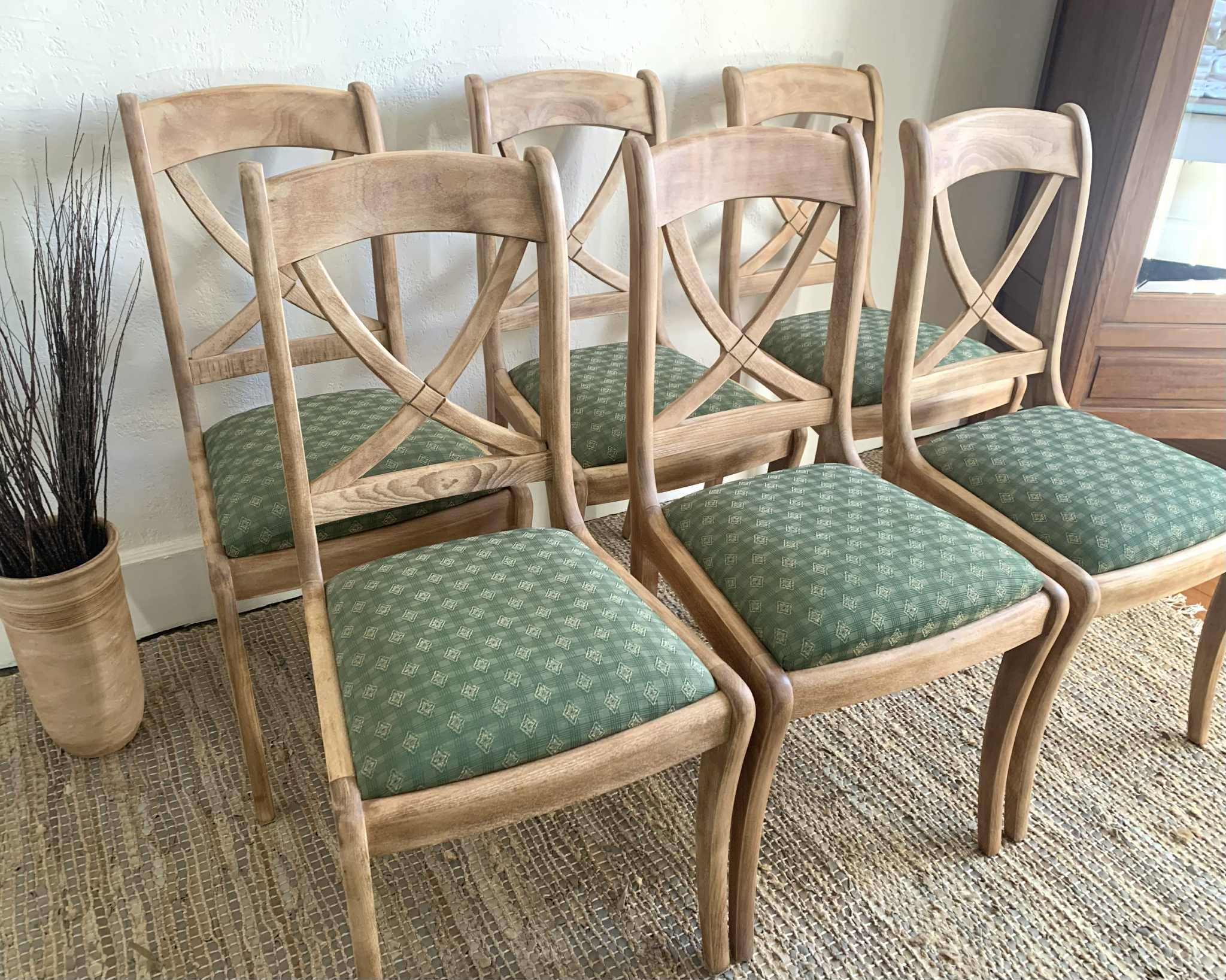 Chaises en bois massif assises verte