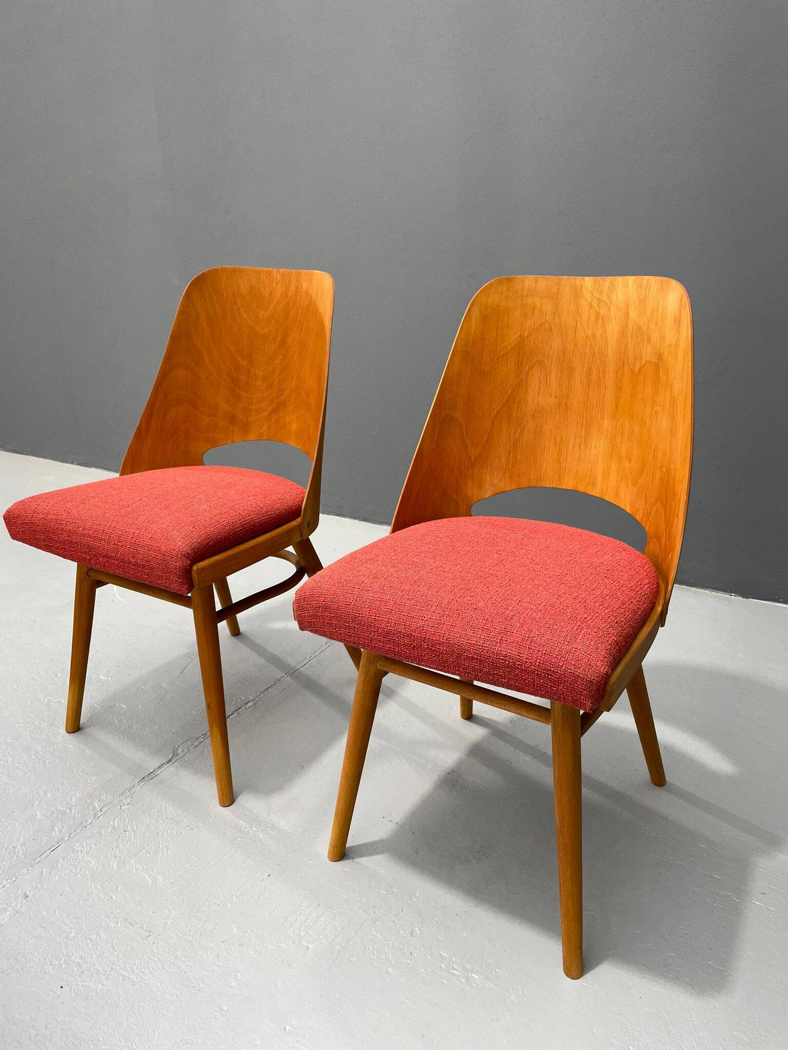 Pair of TON Model 514 Dining Chairs – Radomír Hofman, 1960s
