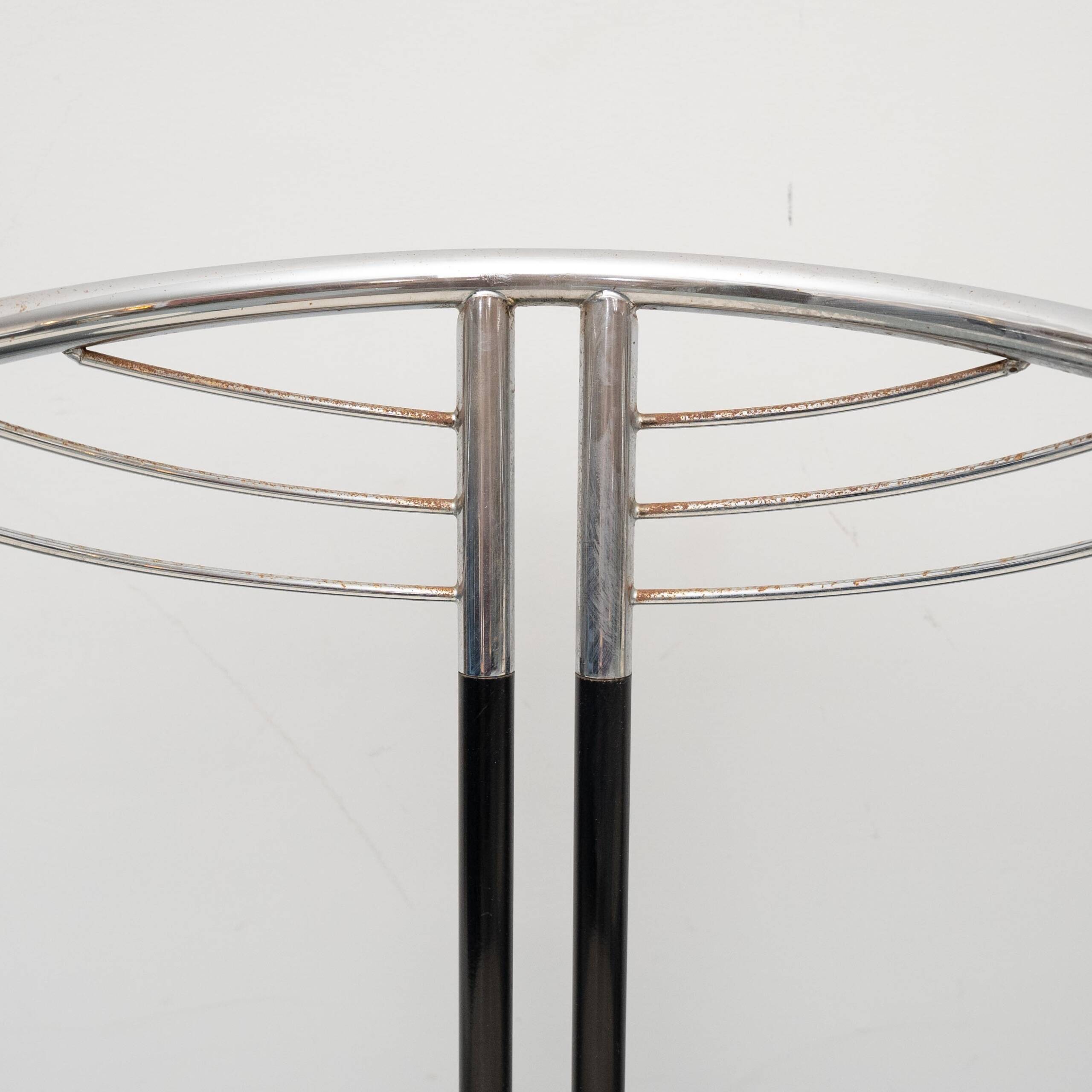 Set of 6 vintage chairs in chromed metal and white fabric, 1980s modernism