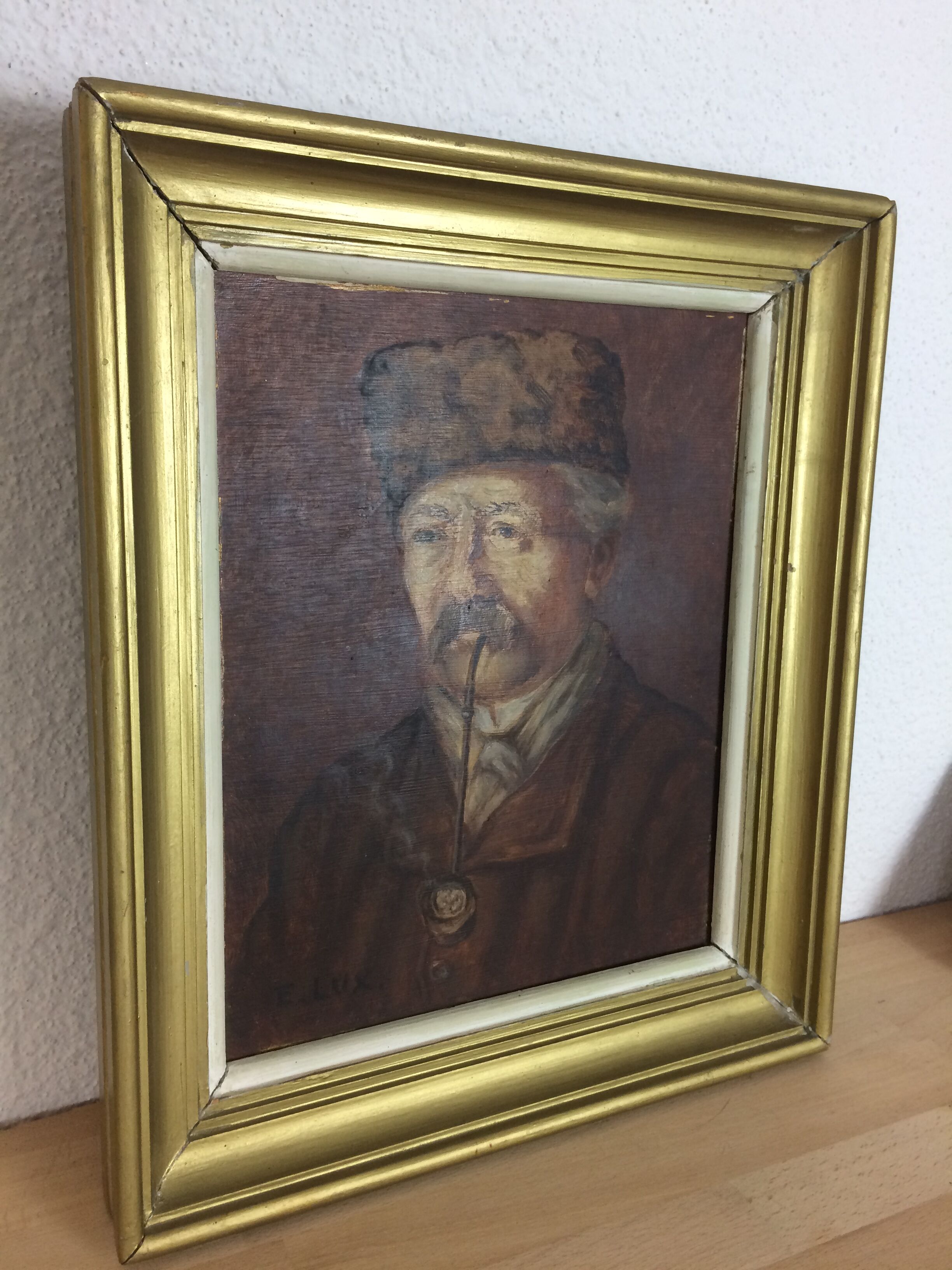 Portrait old man with pipe