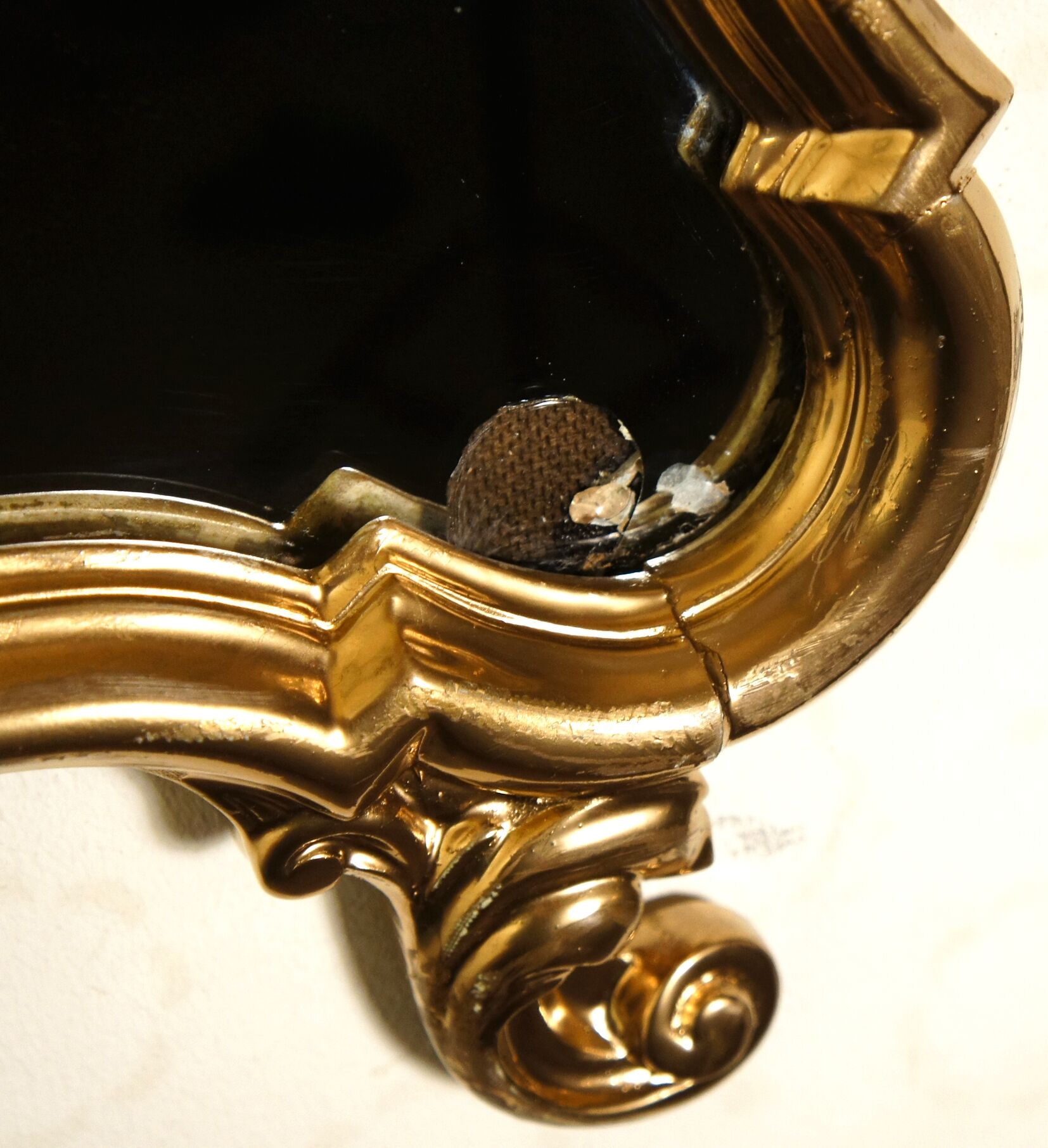Louis XV style mirror, rockery, in golden resin, circa 1950 46x83cm