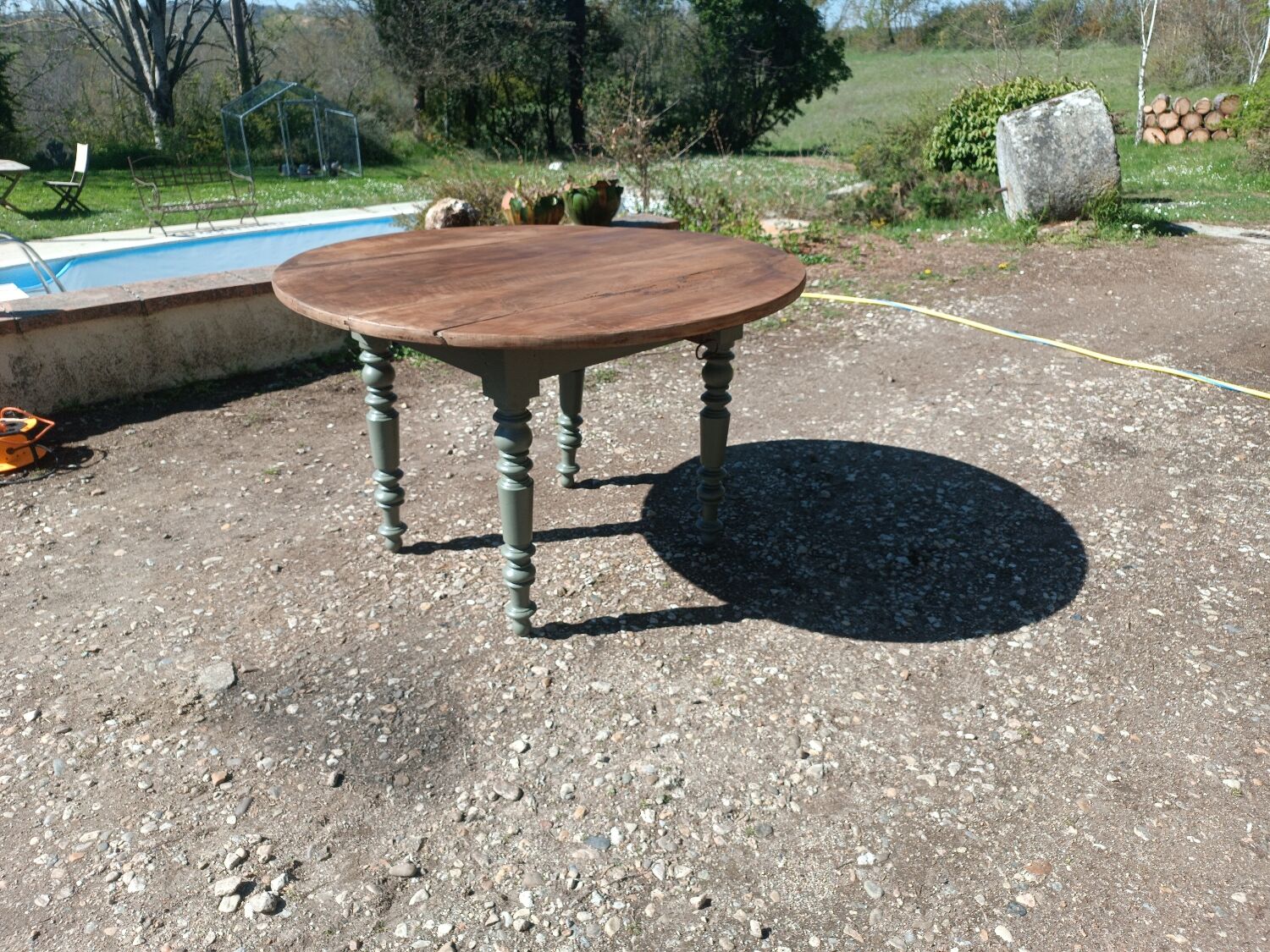Round farmhouse table