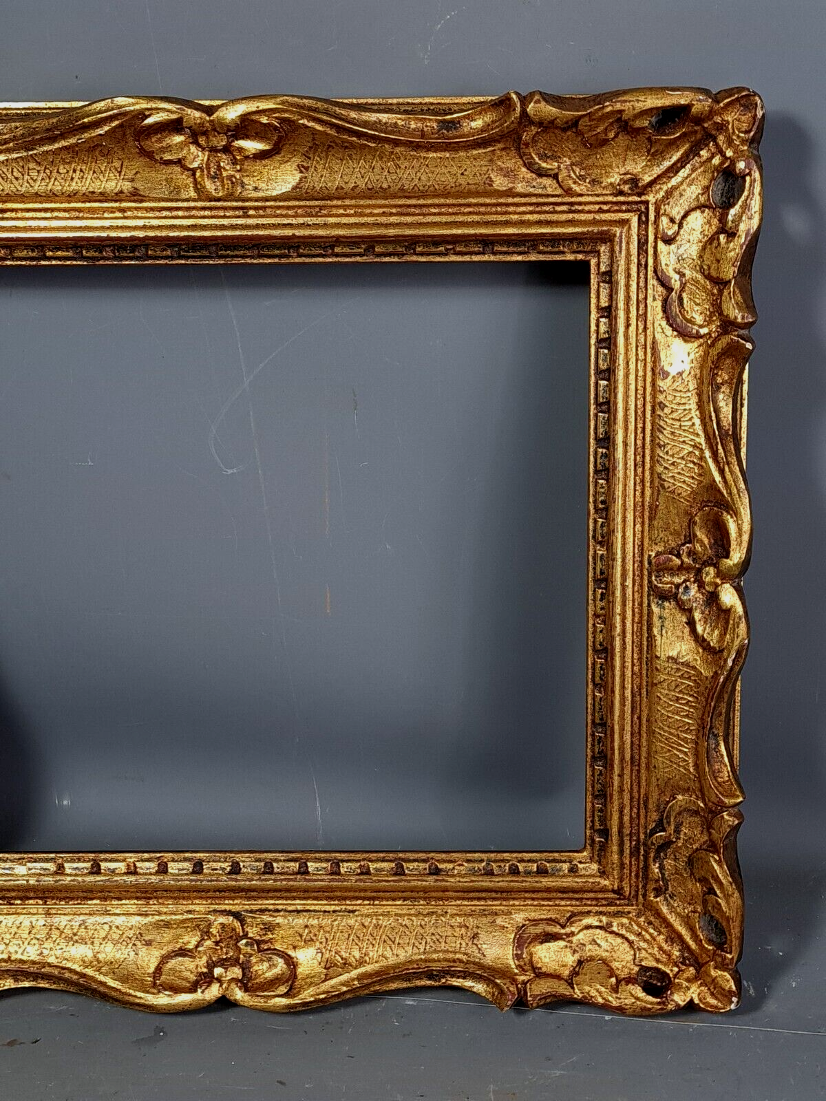Old frame gilded carved wood gold leaf 41x36 cm, foliage 30x25 cm Montparnasse style SB