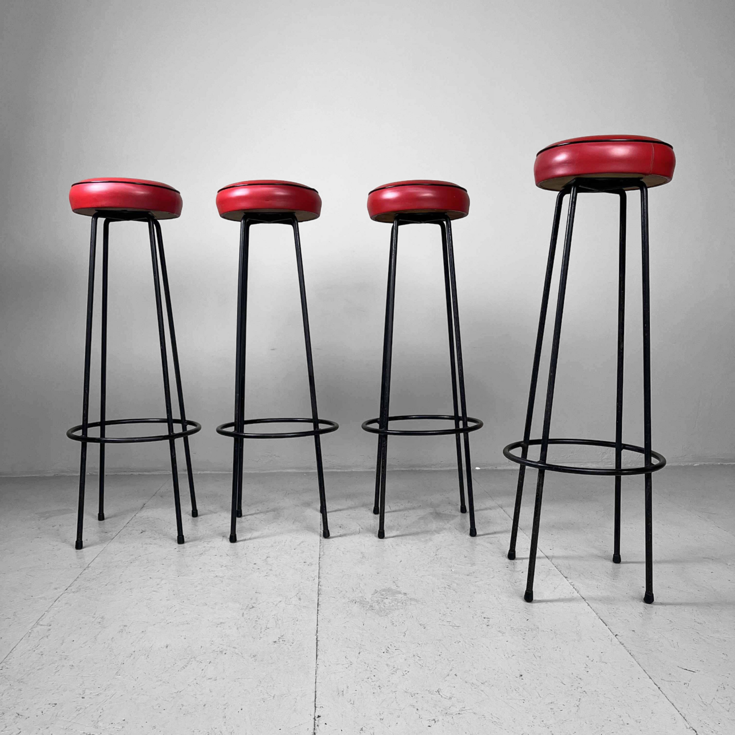 Set of 4 bar stools fifties in red skaï
