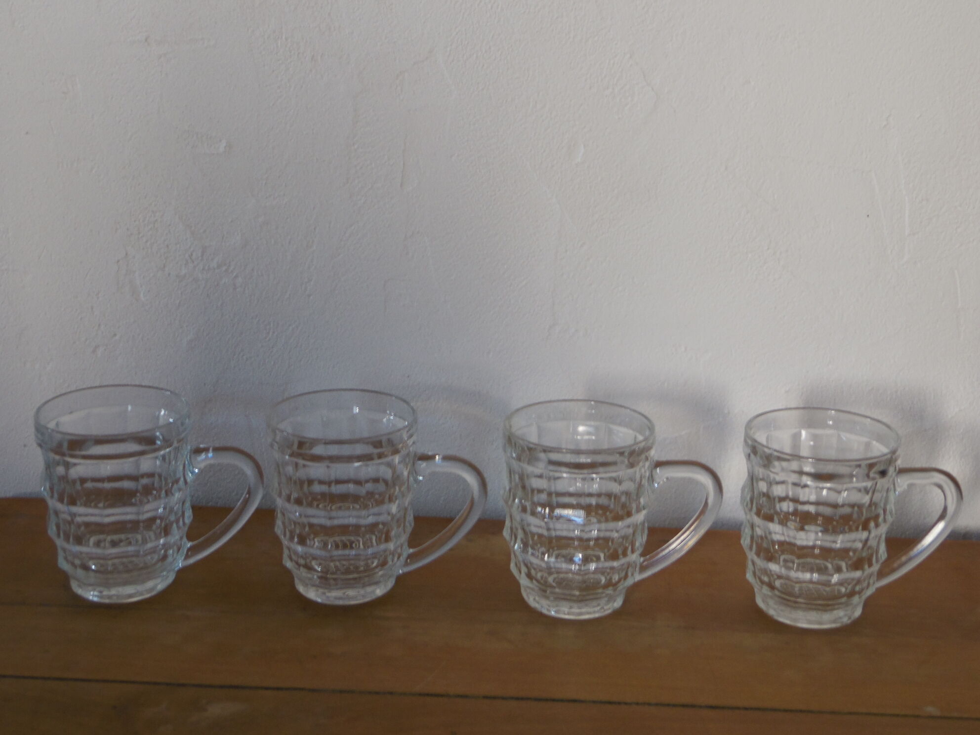 4 transparent glass mugs