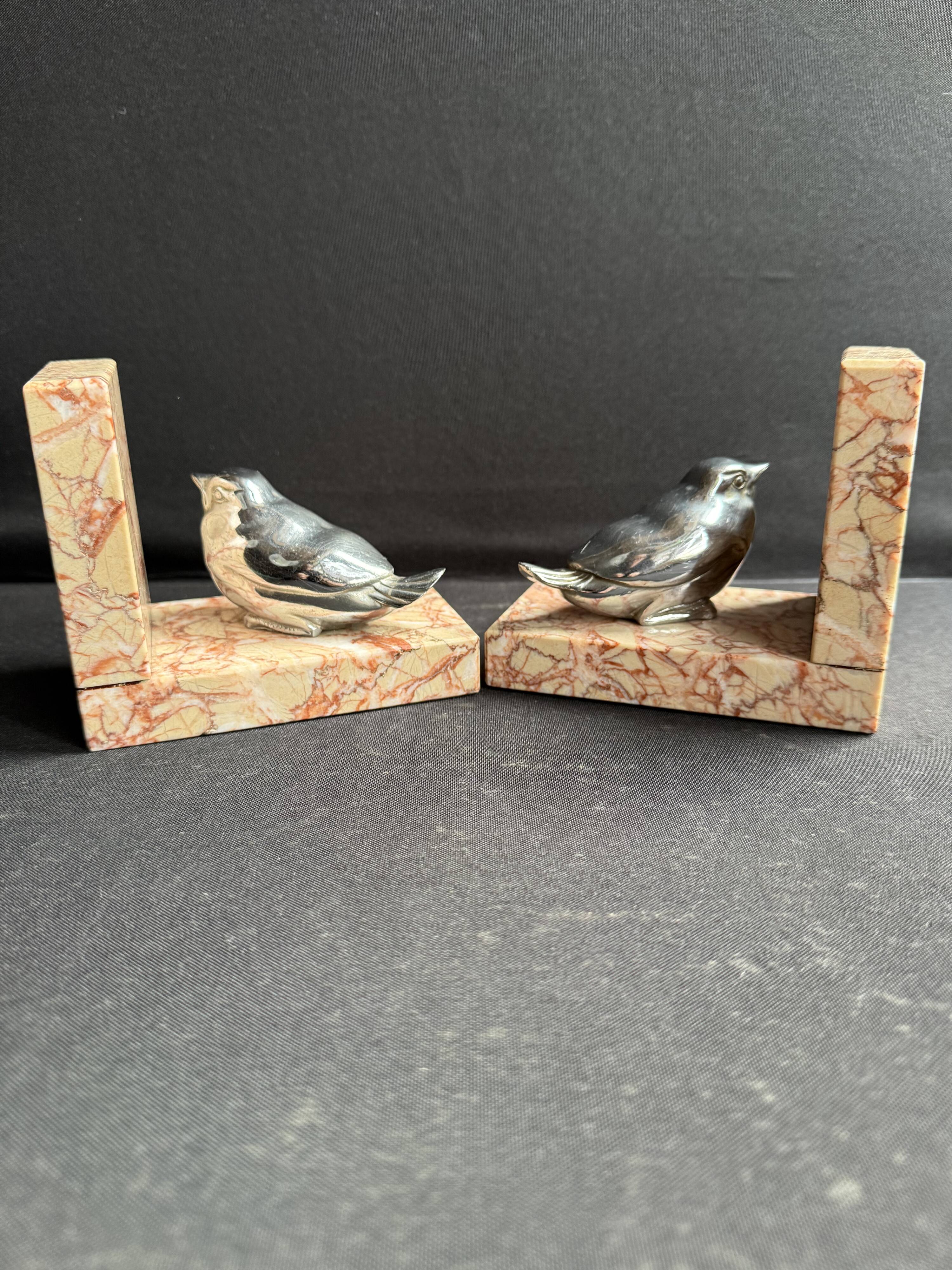 Paire de serre-livres Art déco en marbre