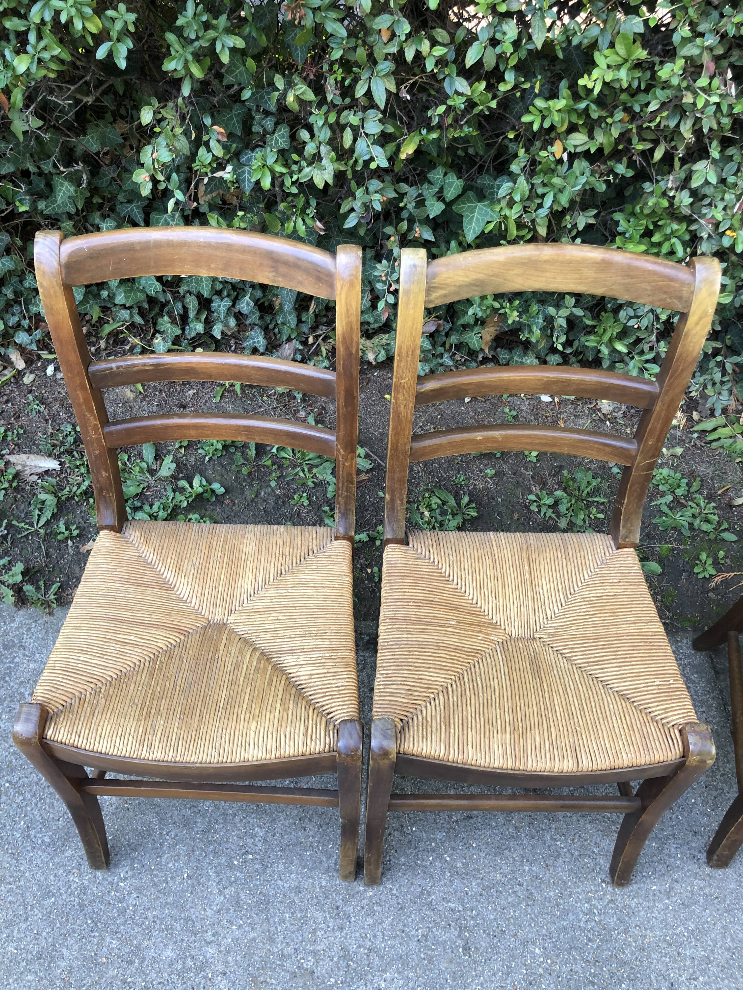 Six rustic mulched chairs