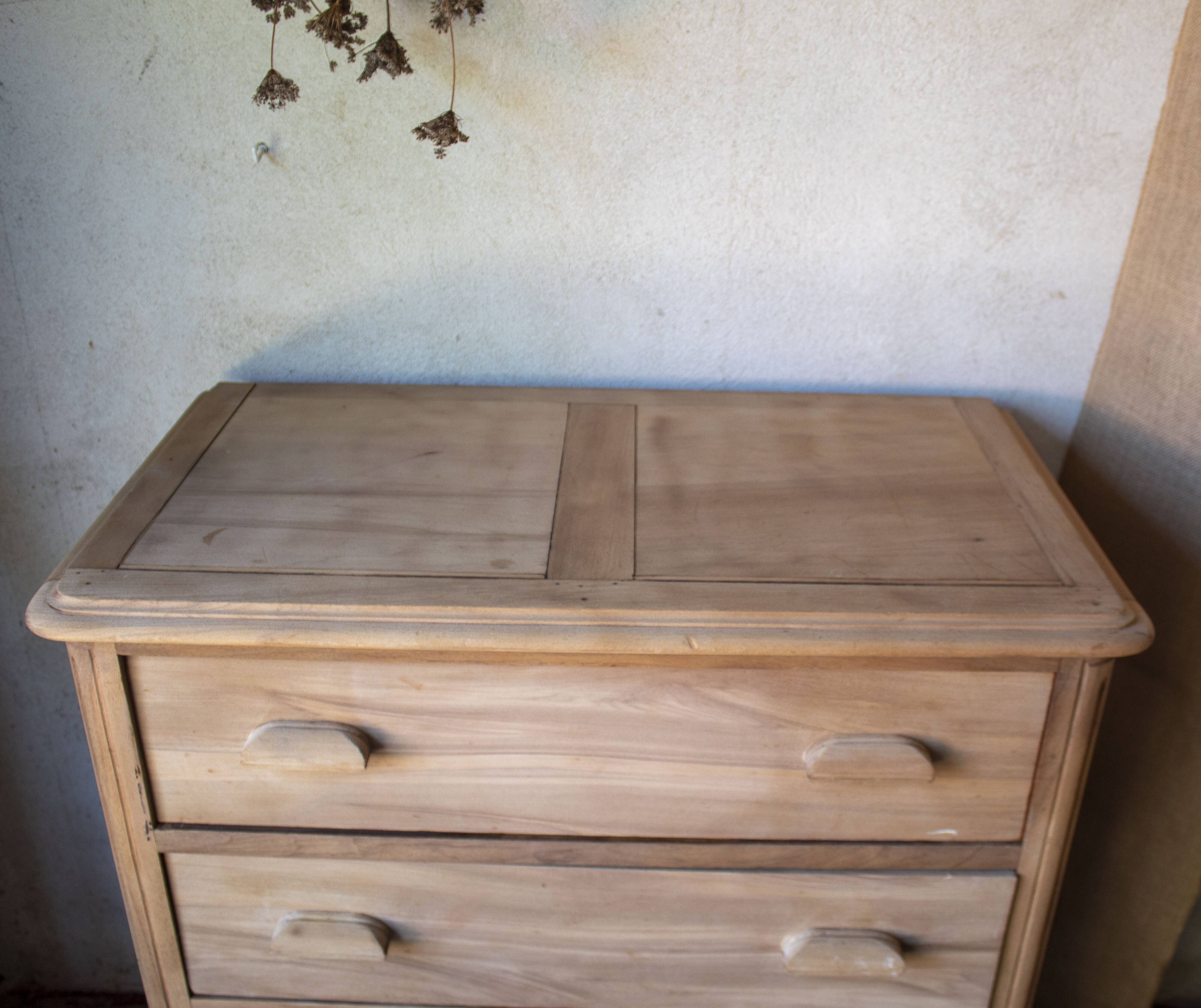 Solid wood chest of drawers