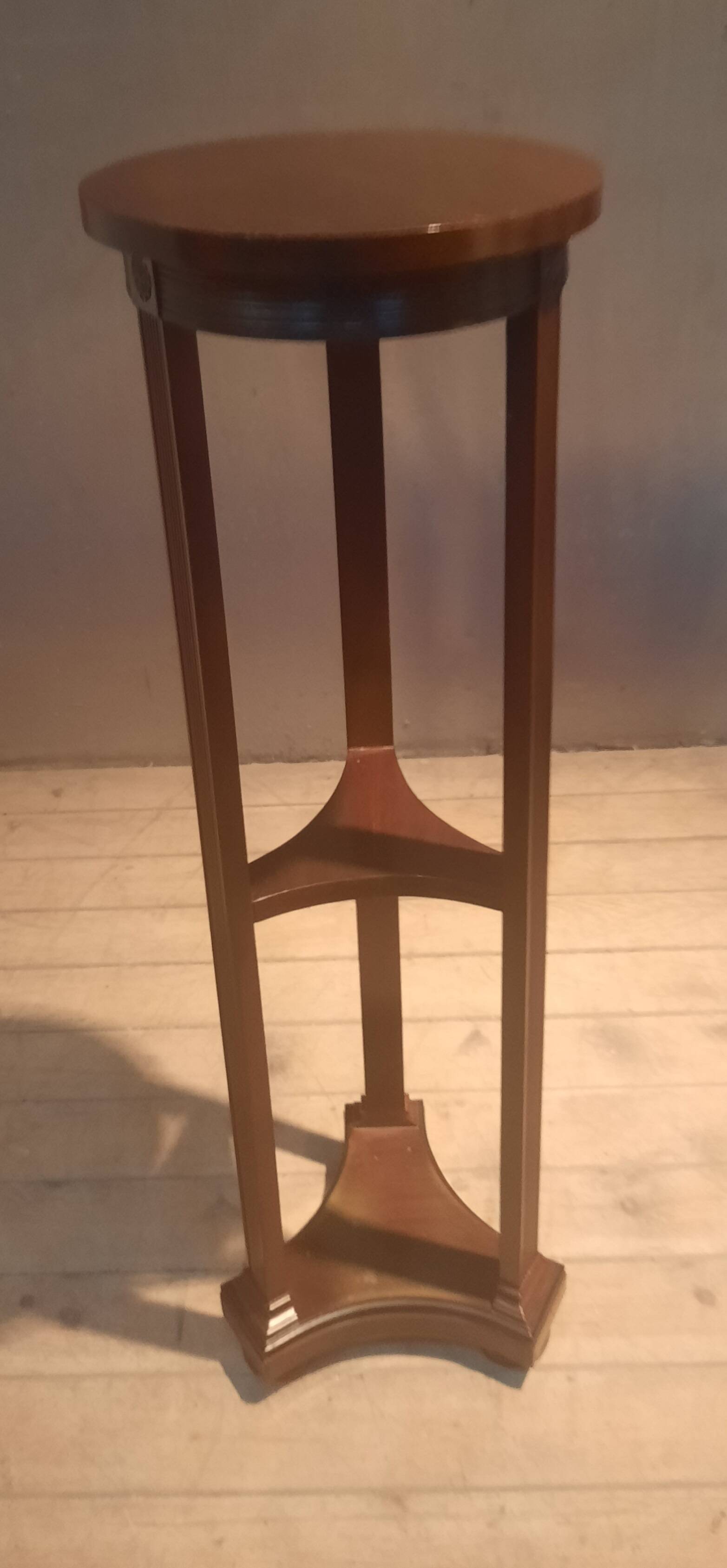 High circular stool