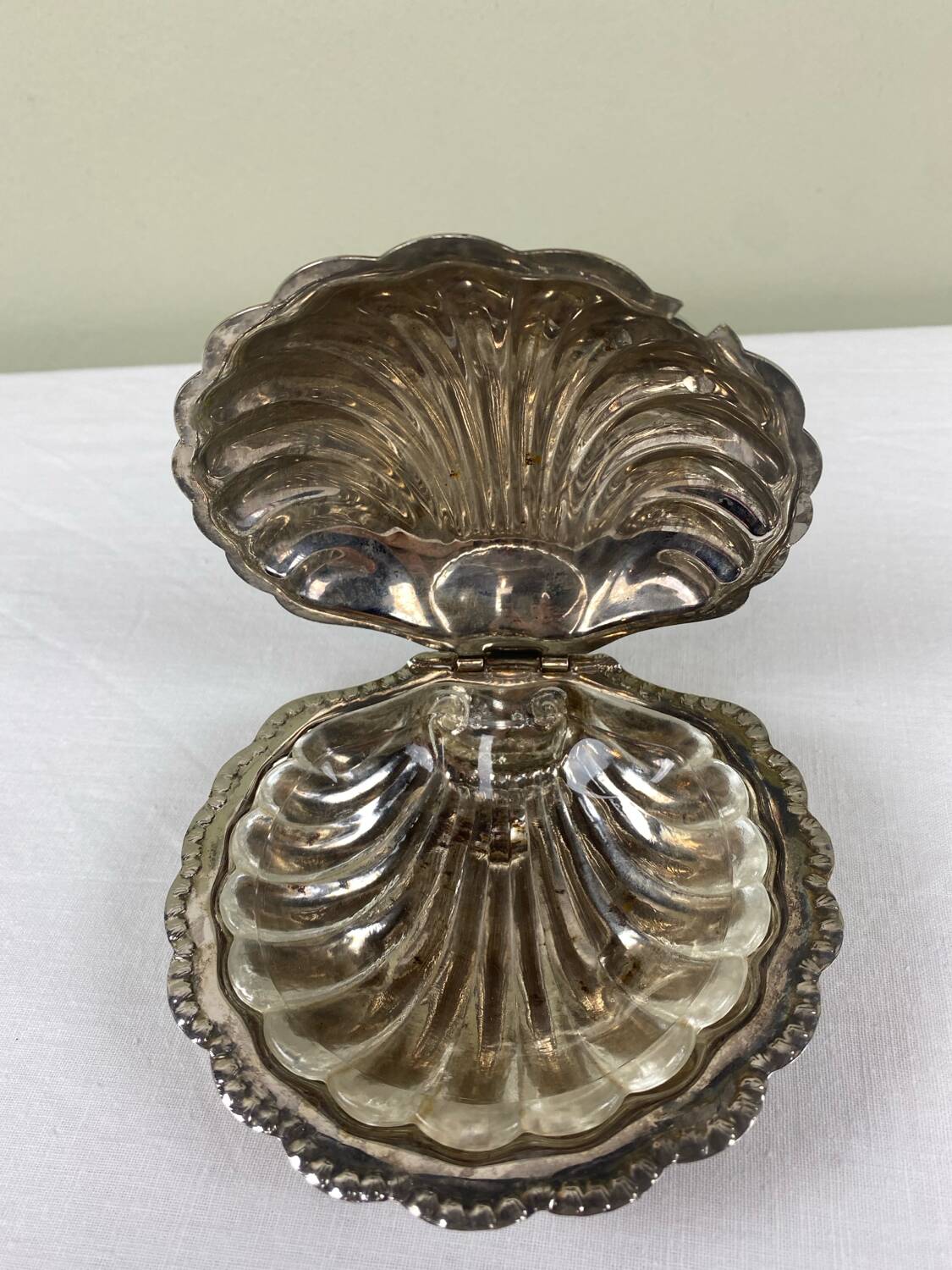 Scallop butter dish