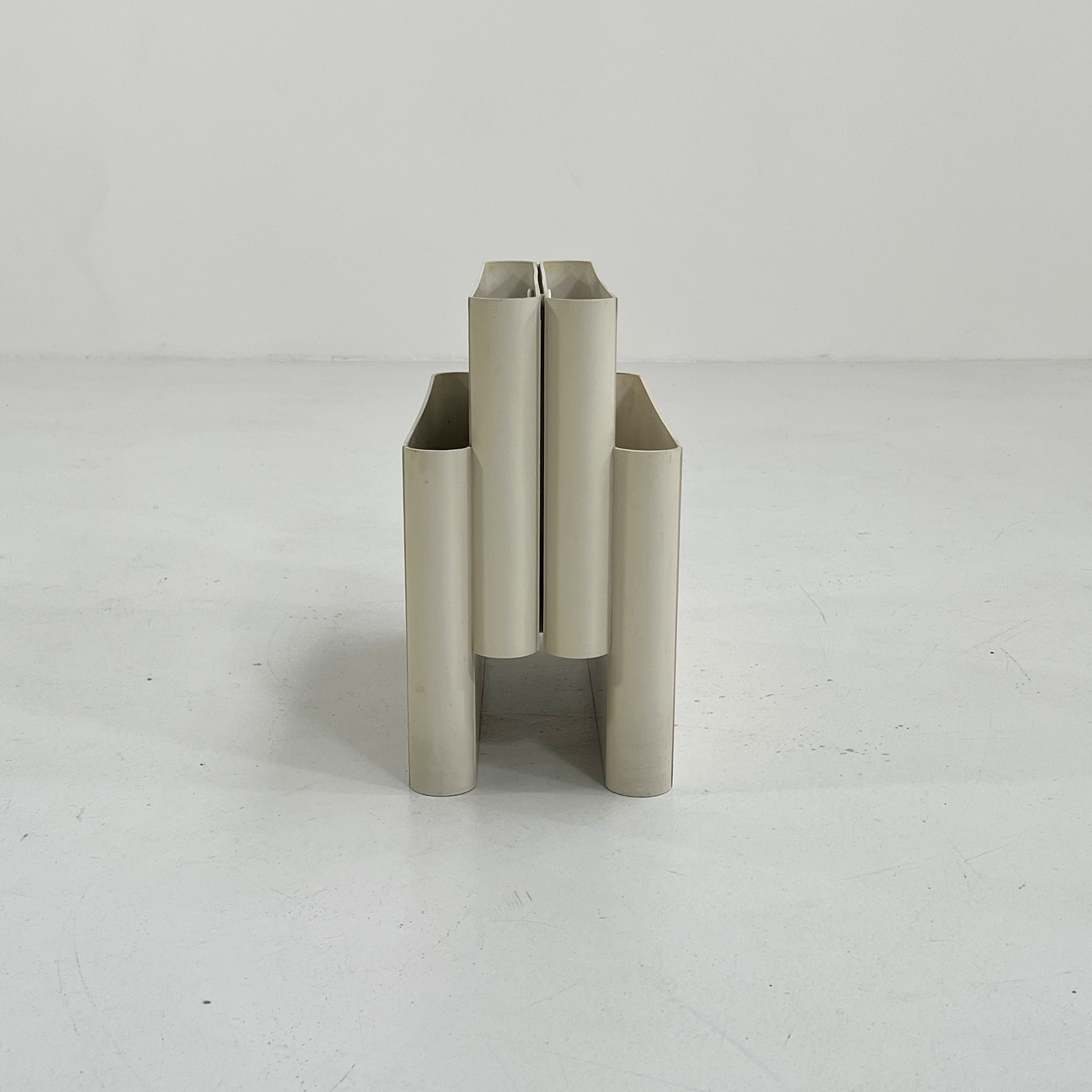 Magazine holder by giotto stoppino for kartell, 1970