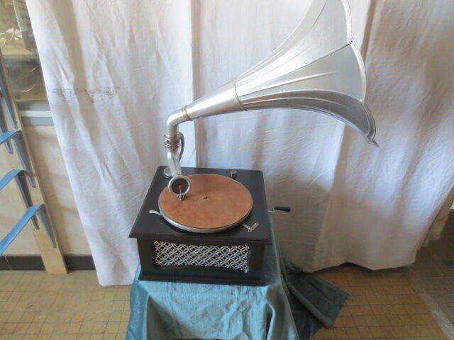 Ancien gramophone 19 eme siècle