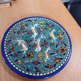 Assiette décorée en céramique