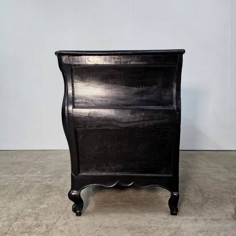 Beautiful curved tomb commode from the Louis XV period, black lacquered.