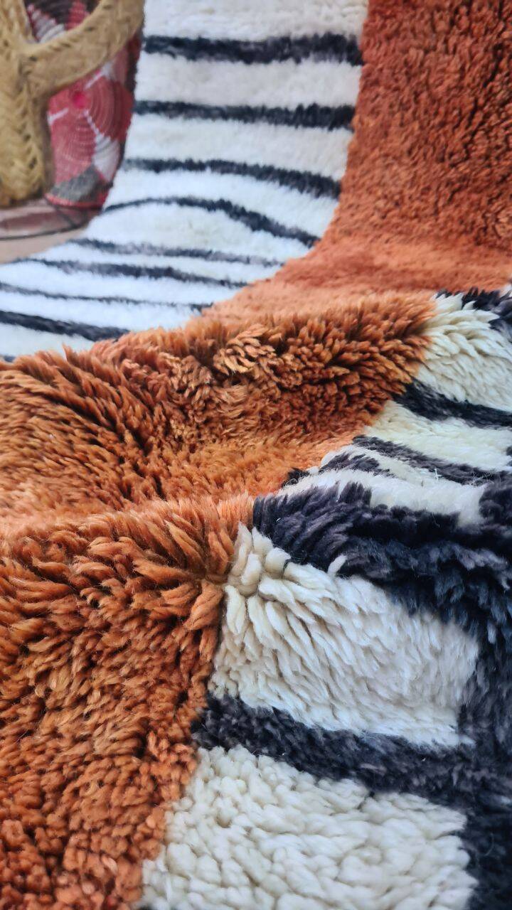 High quality Mrirt Moroccan rug with geometric design