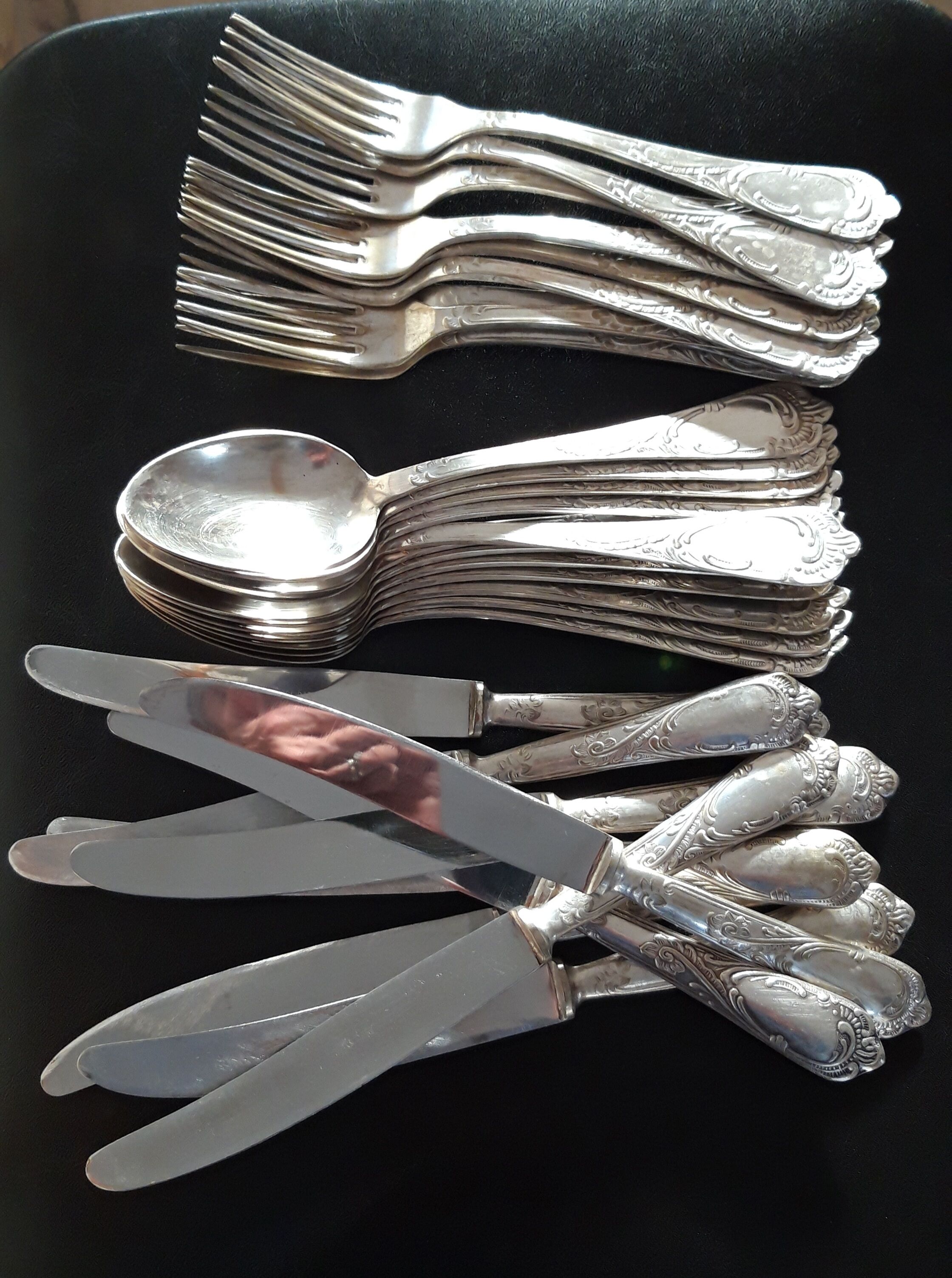 Set of silvered metal cutlery 1/1000th