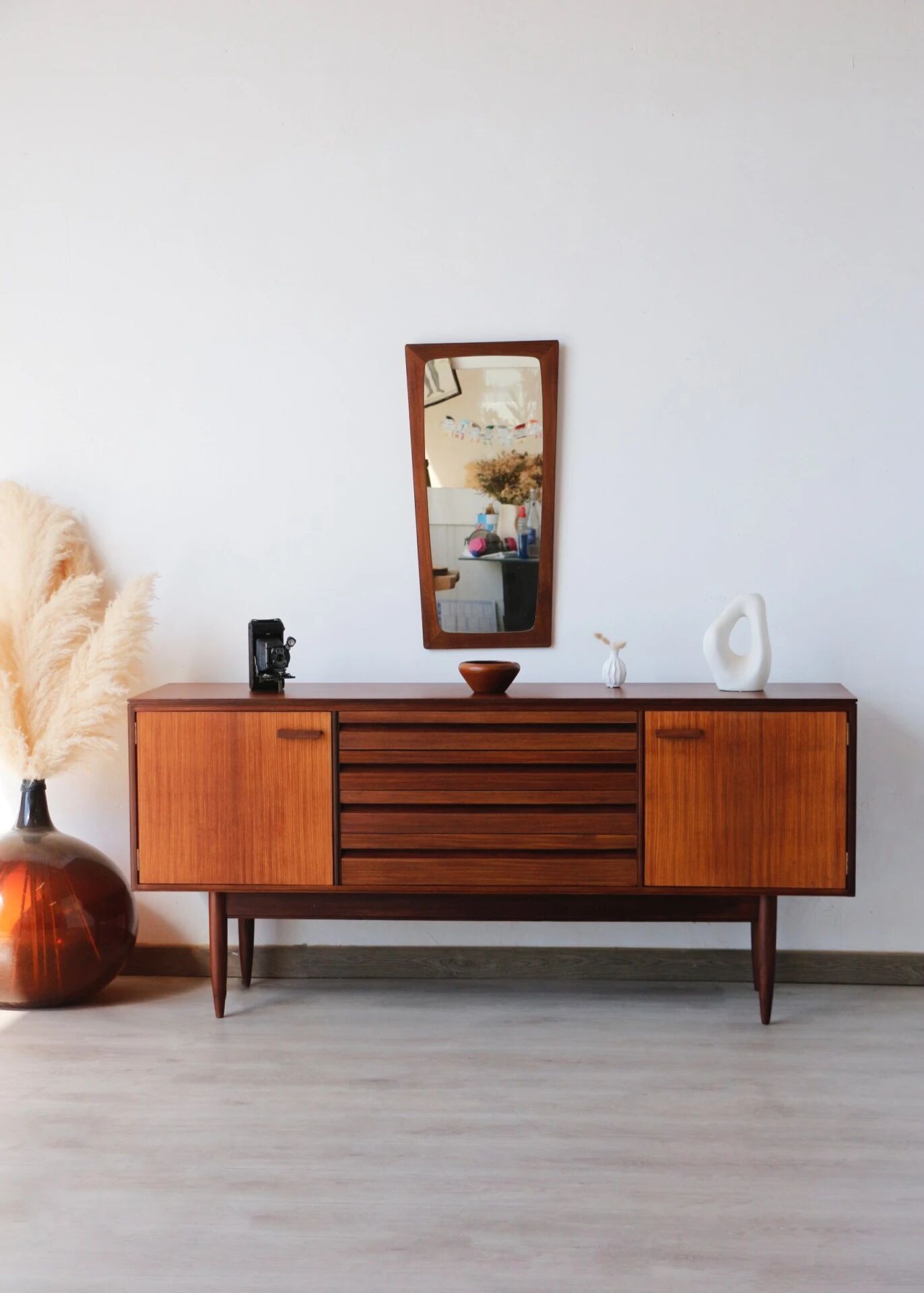 British modernist enfilade White & Newton | Iconic design
