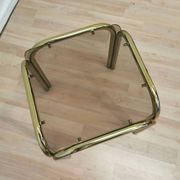 Table basse italienne vintage : laiton et verre fumé, style moderne du milieu du siècle