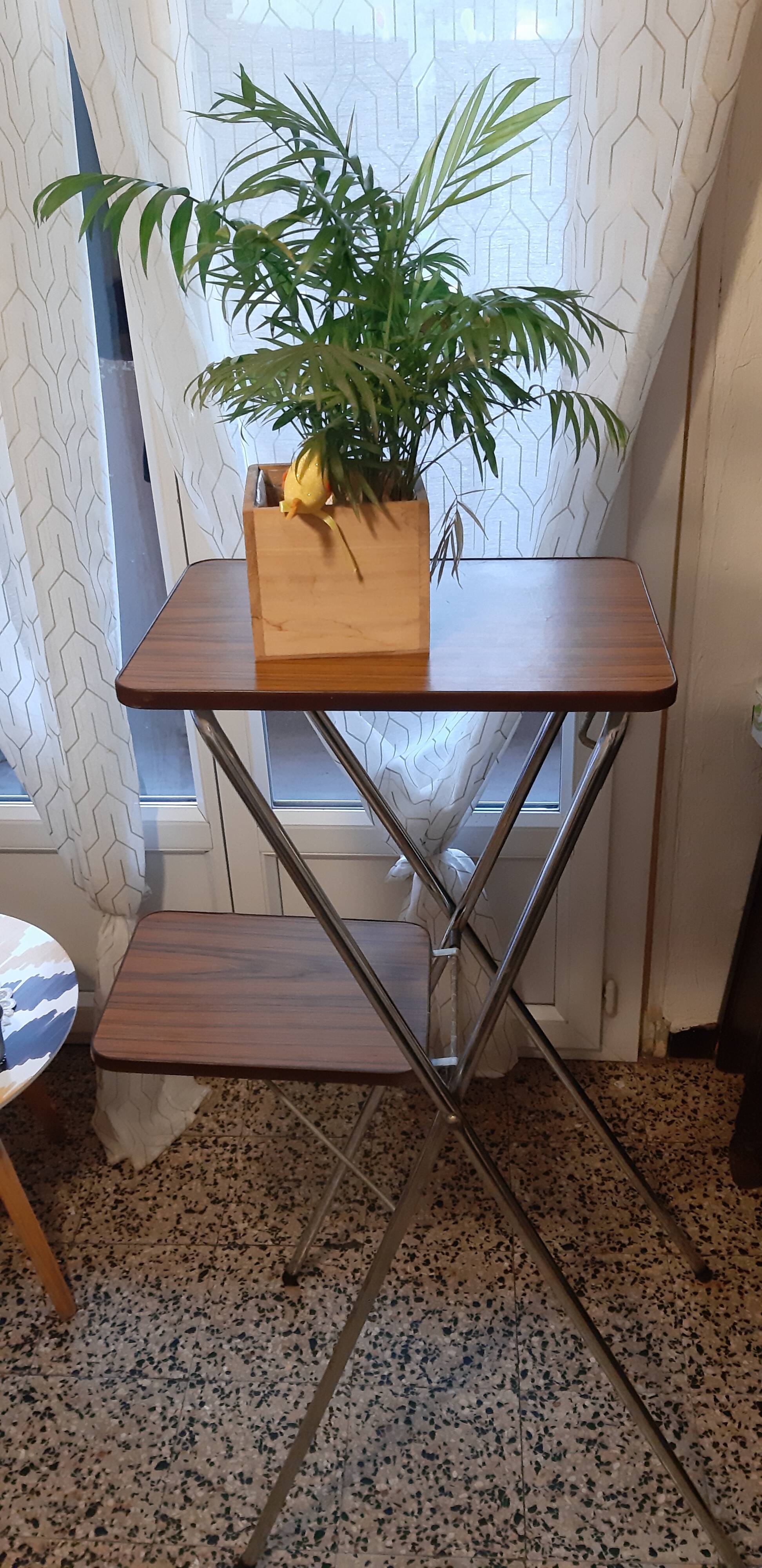 Formica projector holder