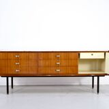 Enfilade italienne en teck, marbre de Carrare, laiton et acier, années 50