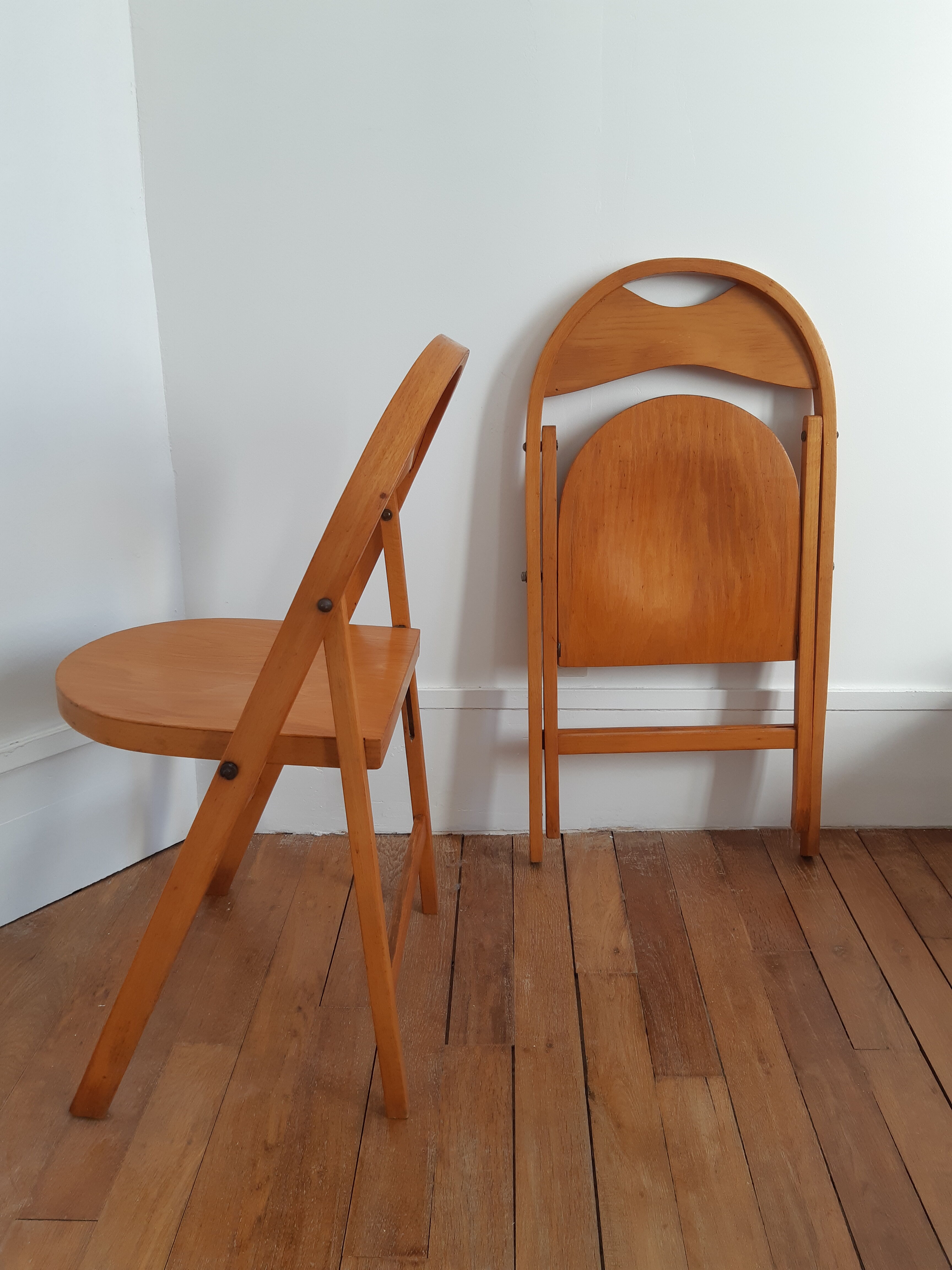 Lot of 2 folding chairs tunaet B751