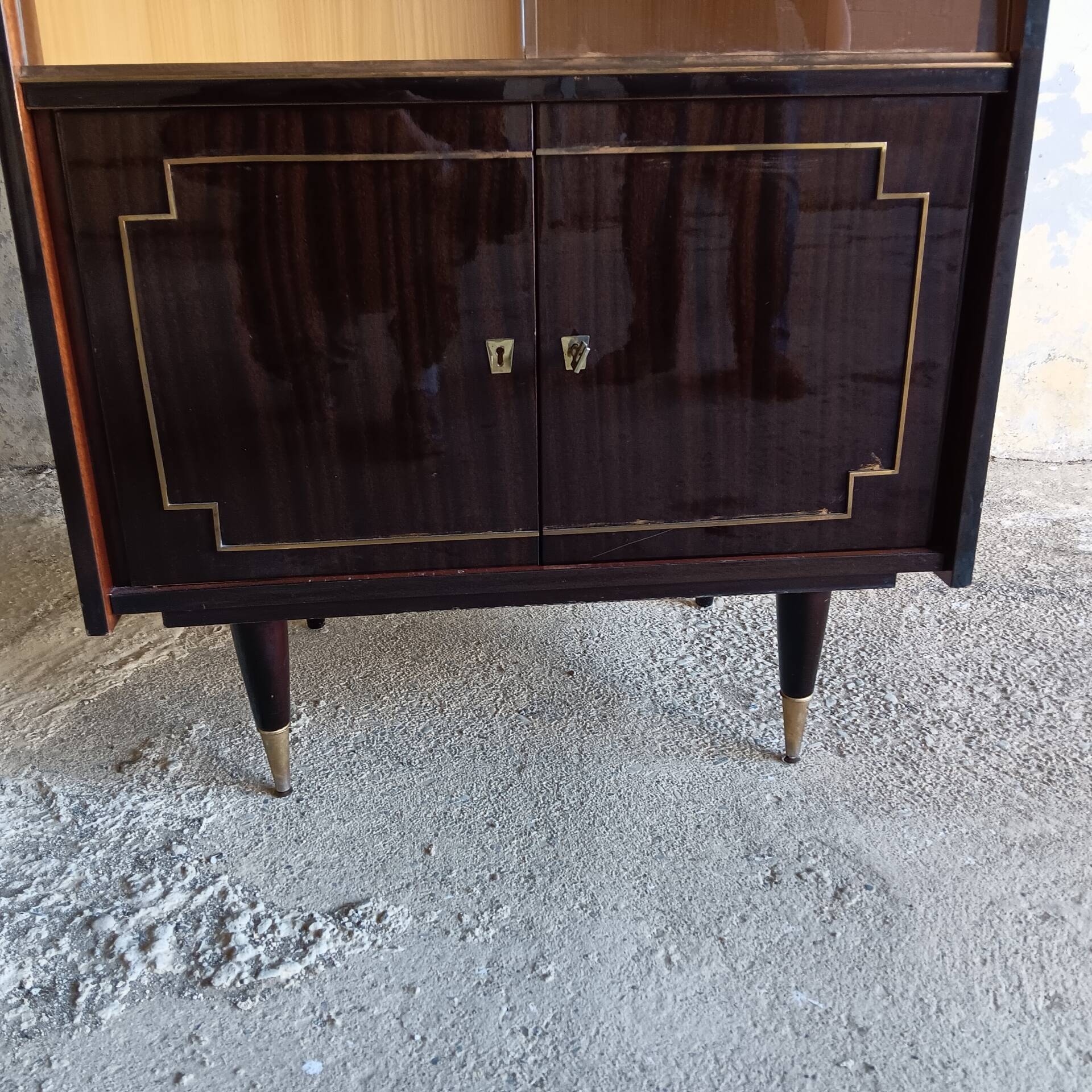 Glass cabinet