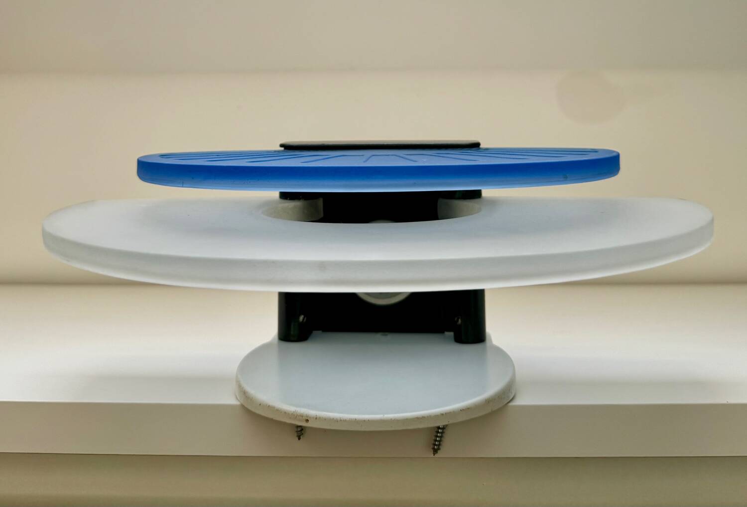 Pair of “diva” wall lights by Ezio Didone for Arteluce