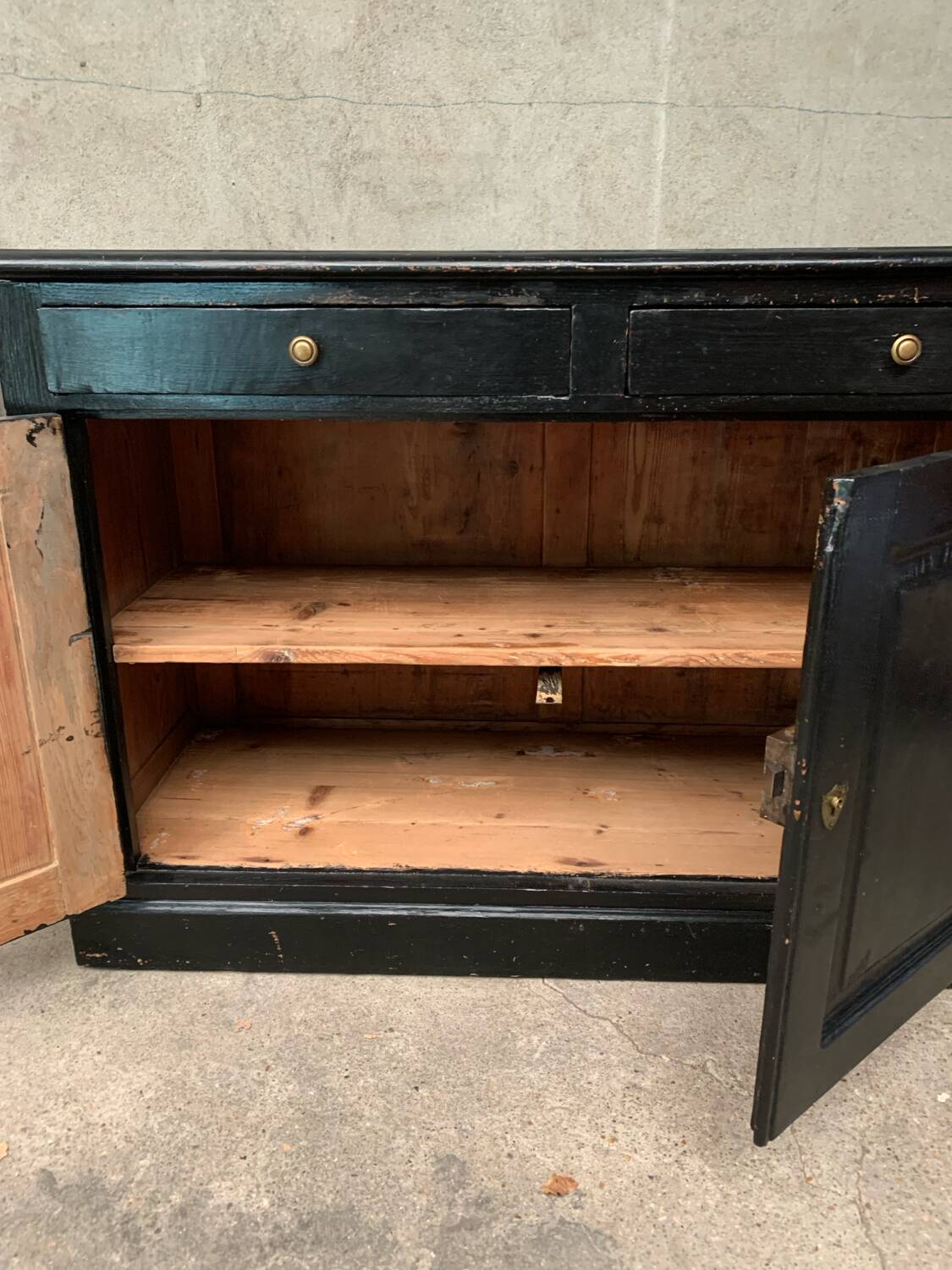 Black Parisian buffet