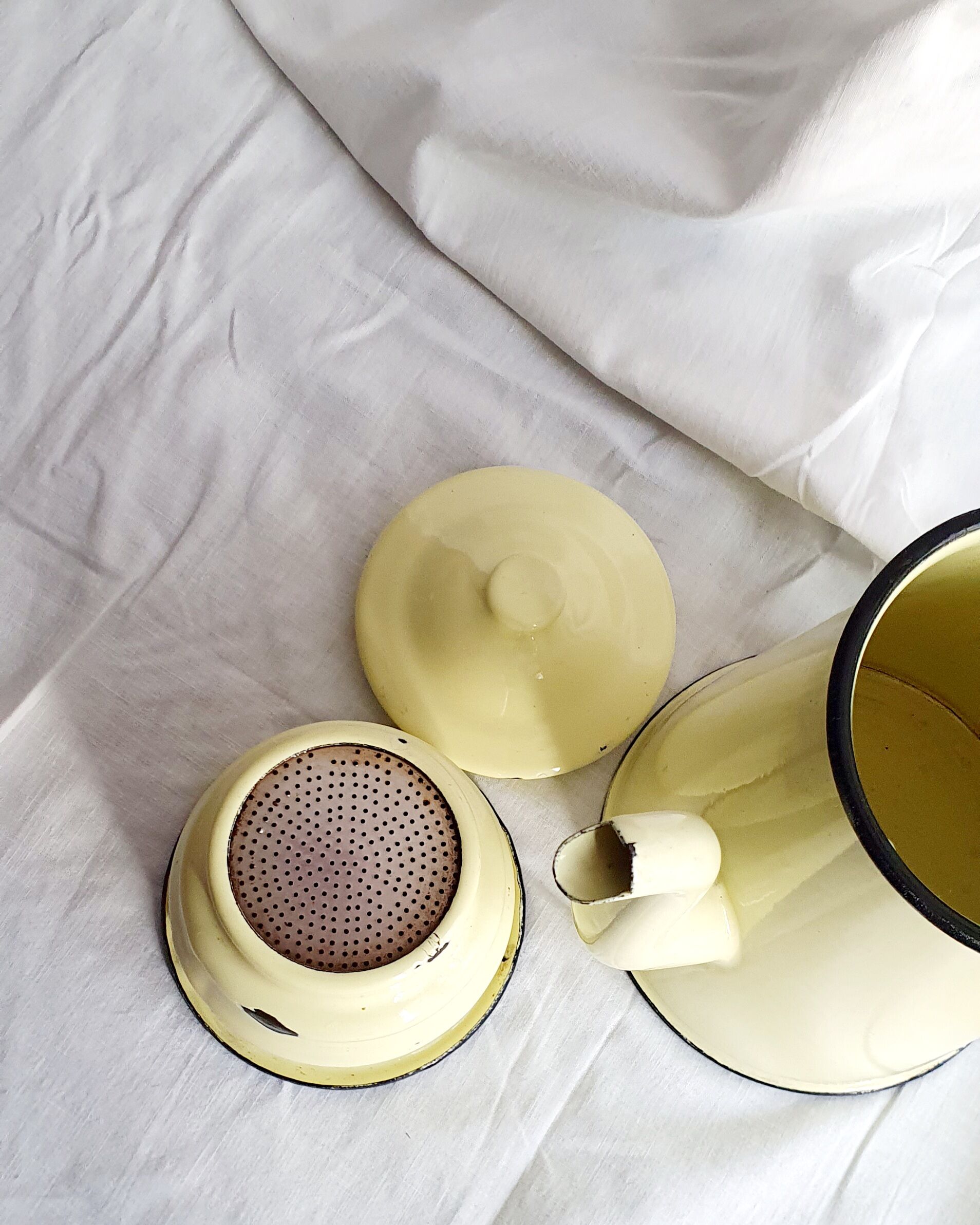 Vintage yellow enamelled coffee maker