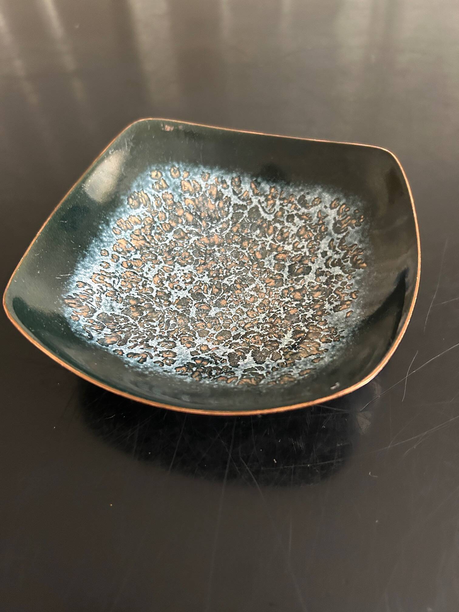 Expertic enamelled brass pocket emptier