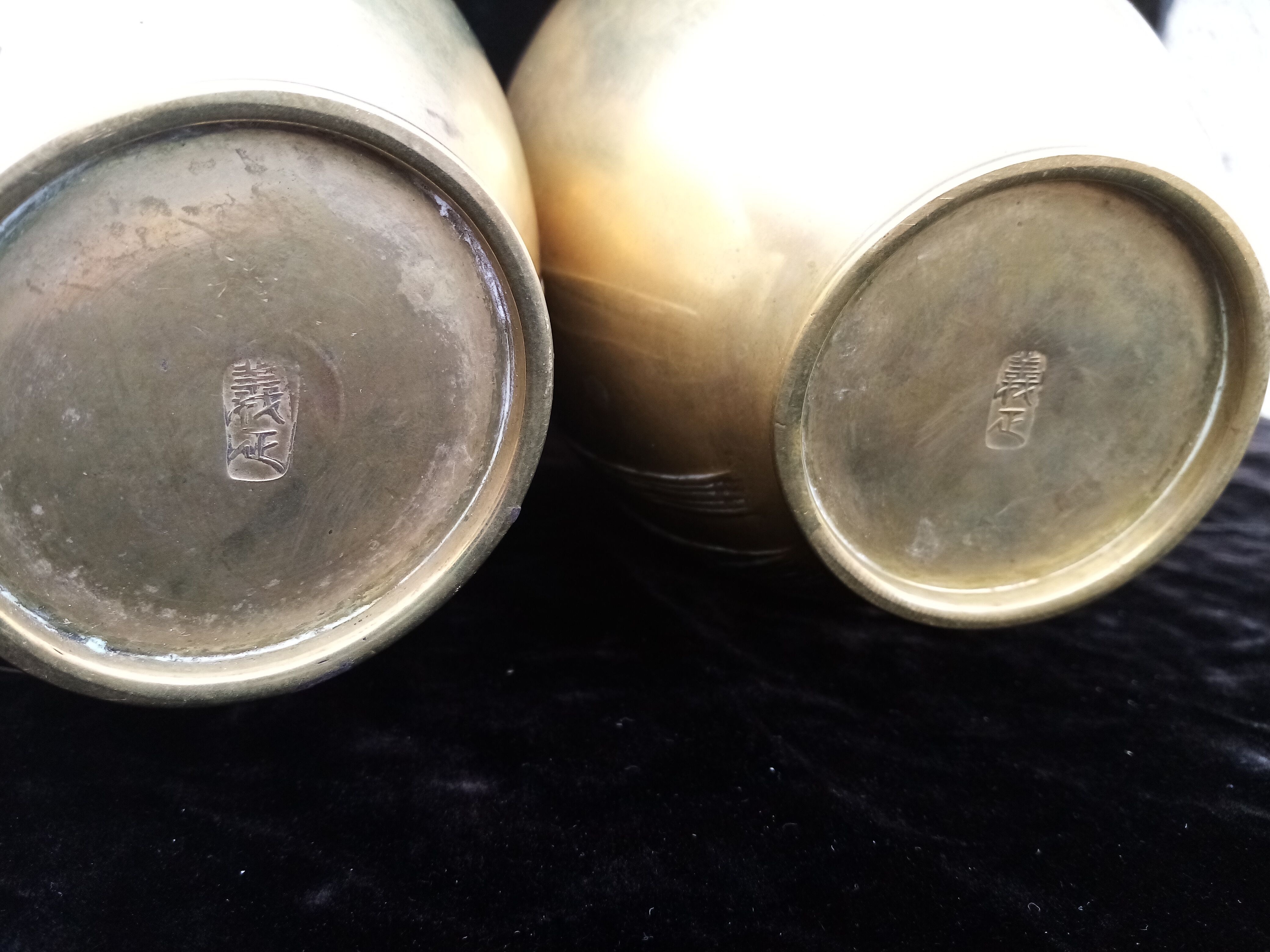 Pair of vase decoration of japanese iris