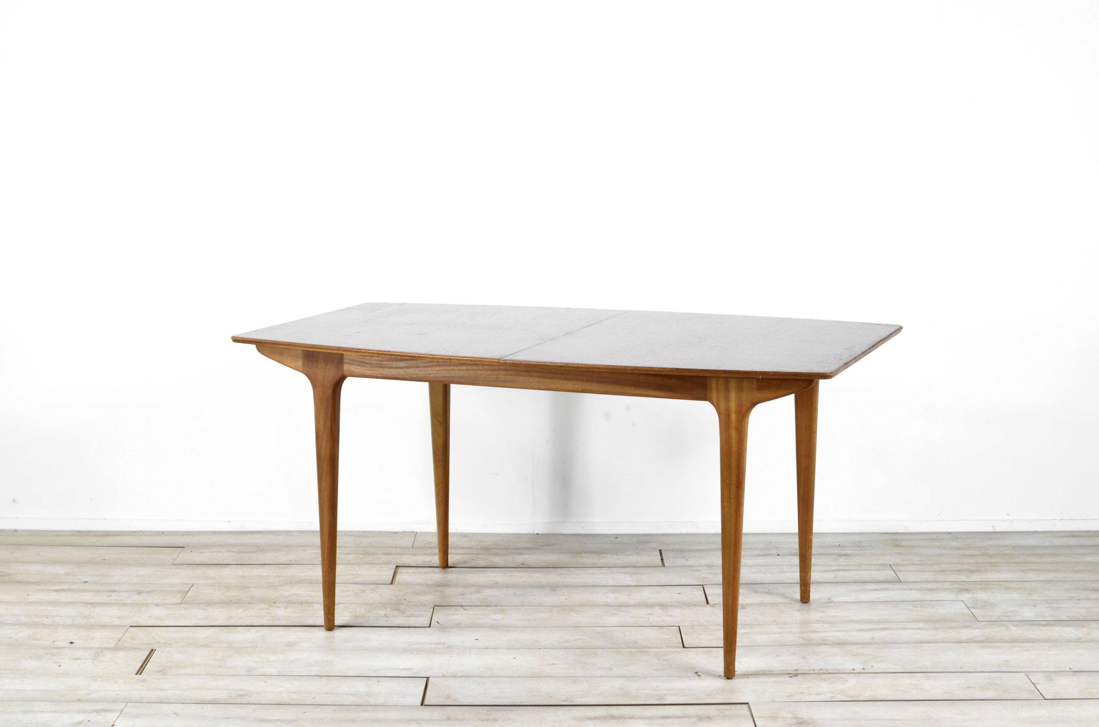 Mid-century McIntosh extending table in stunning teak. Modern / retro / Danish style