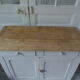 Buffet parisien vintage patiné gris perle, plateau bois.