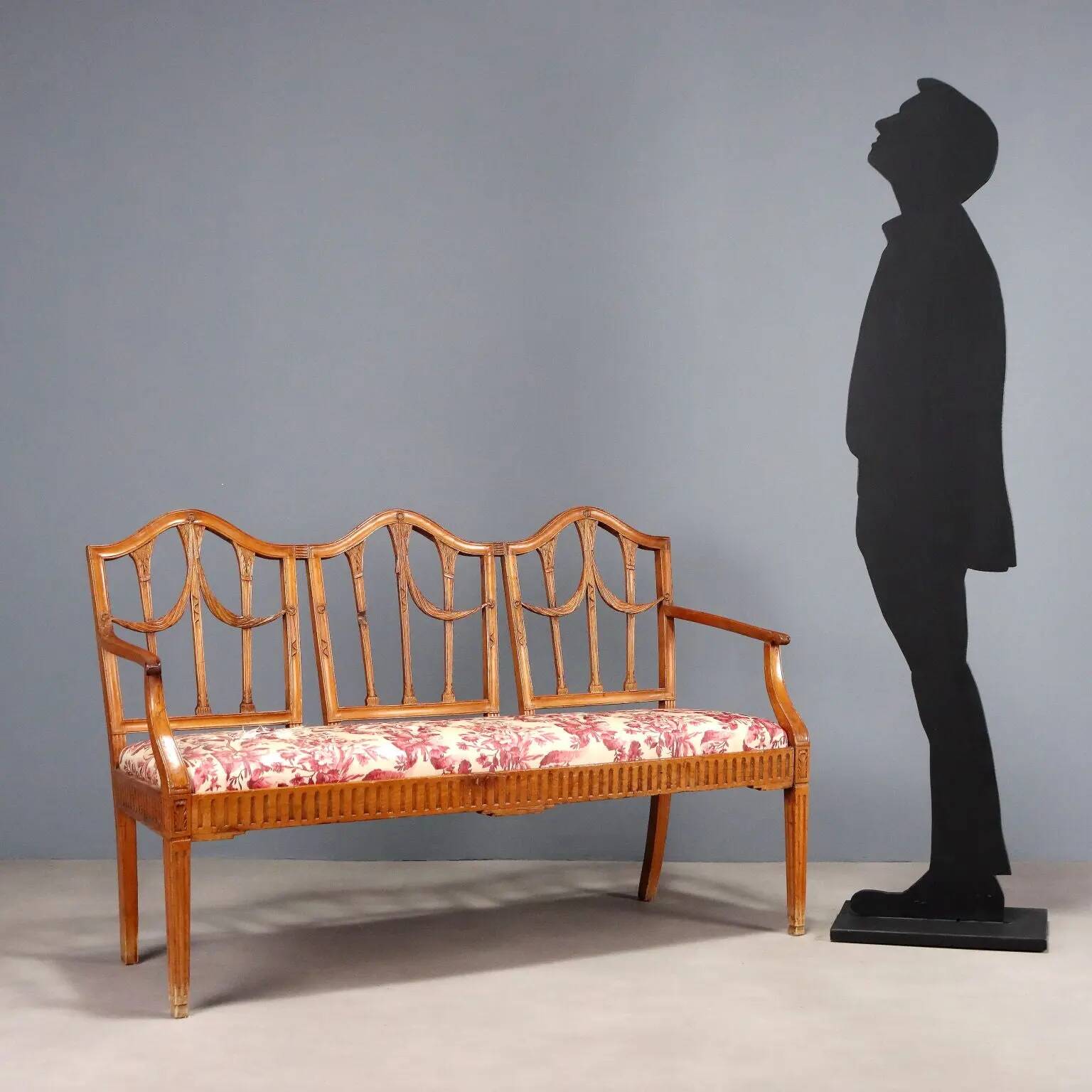 Antique neoclassical canapé in maple and fabric, Italy, 19th century.