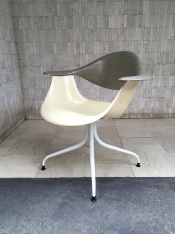 Swag Leg chair (1958), design George Nelson, édition Herman Miller