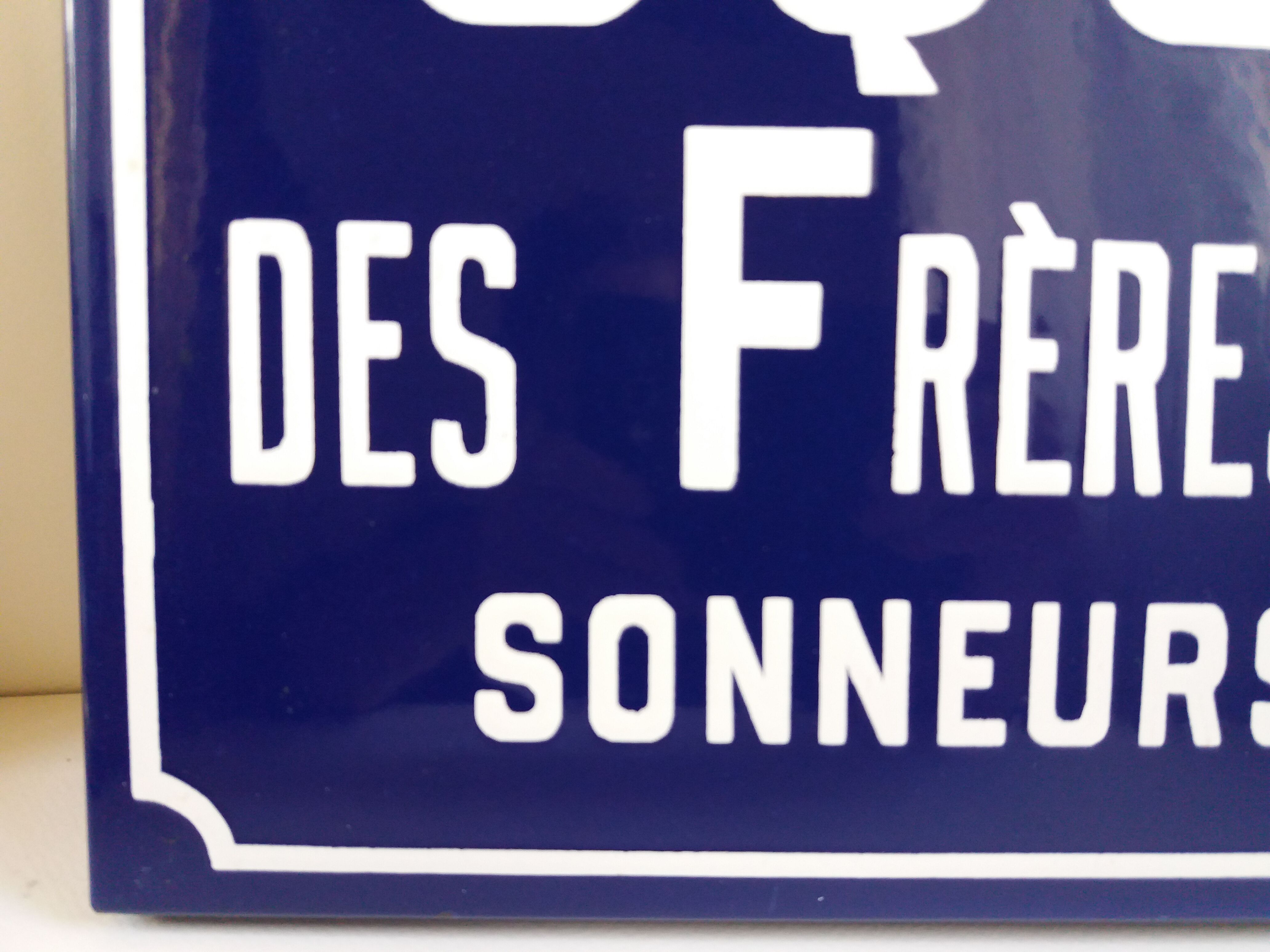 Enamelled street plate