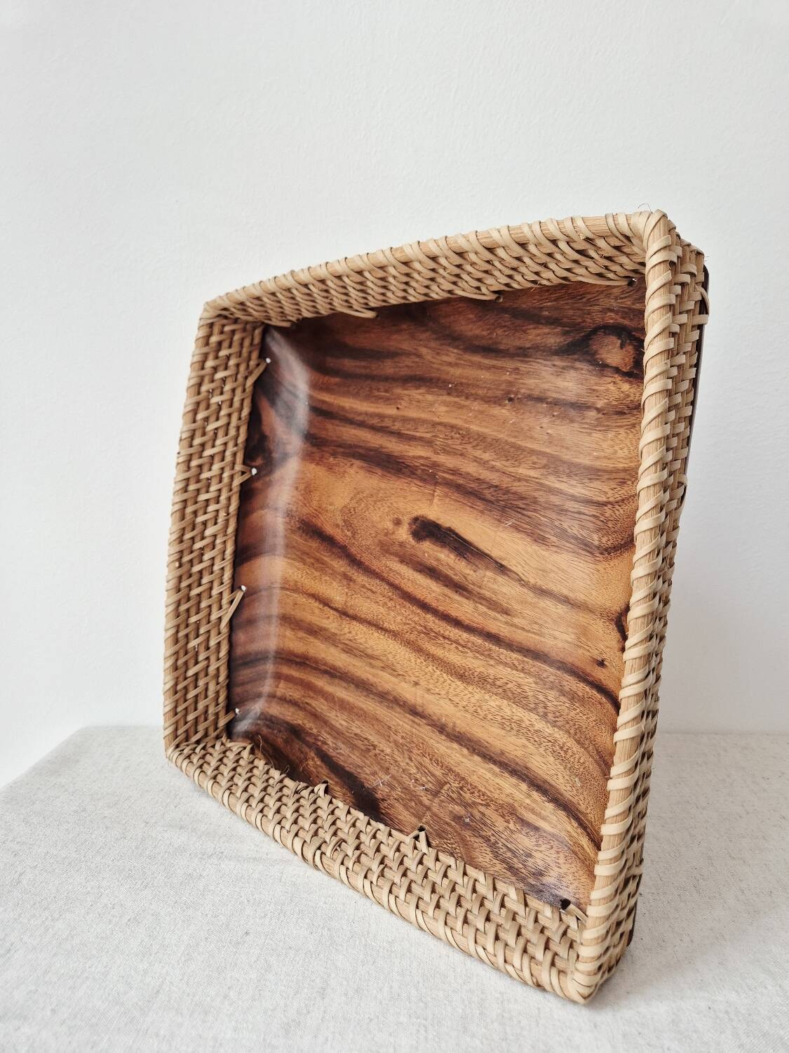 80s wooden and rattan tray - Vintage