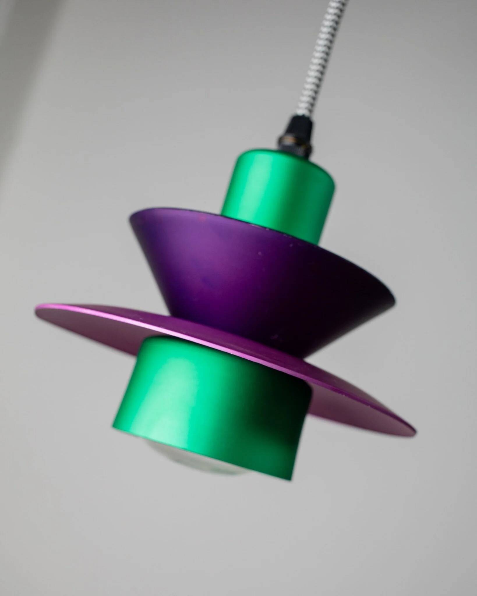 Vintage aluminum ceiling lamp in purple and green, Memphis/postmodern zigzag striped cable, bold pop-art pendant