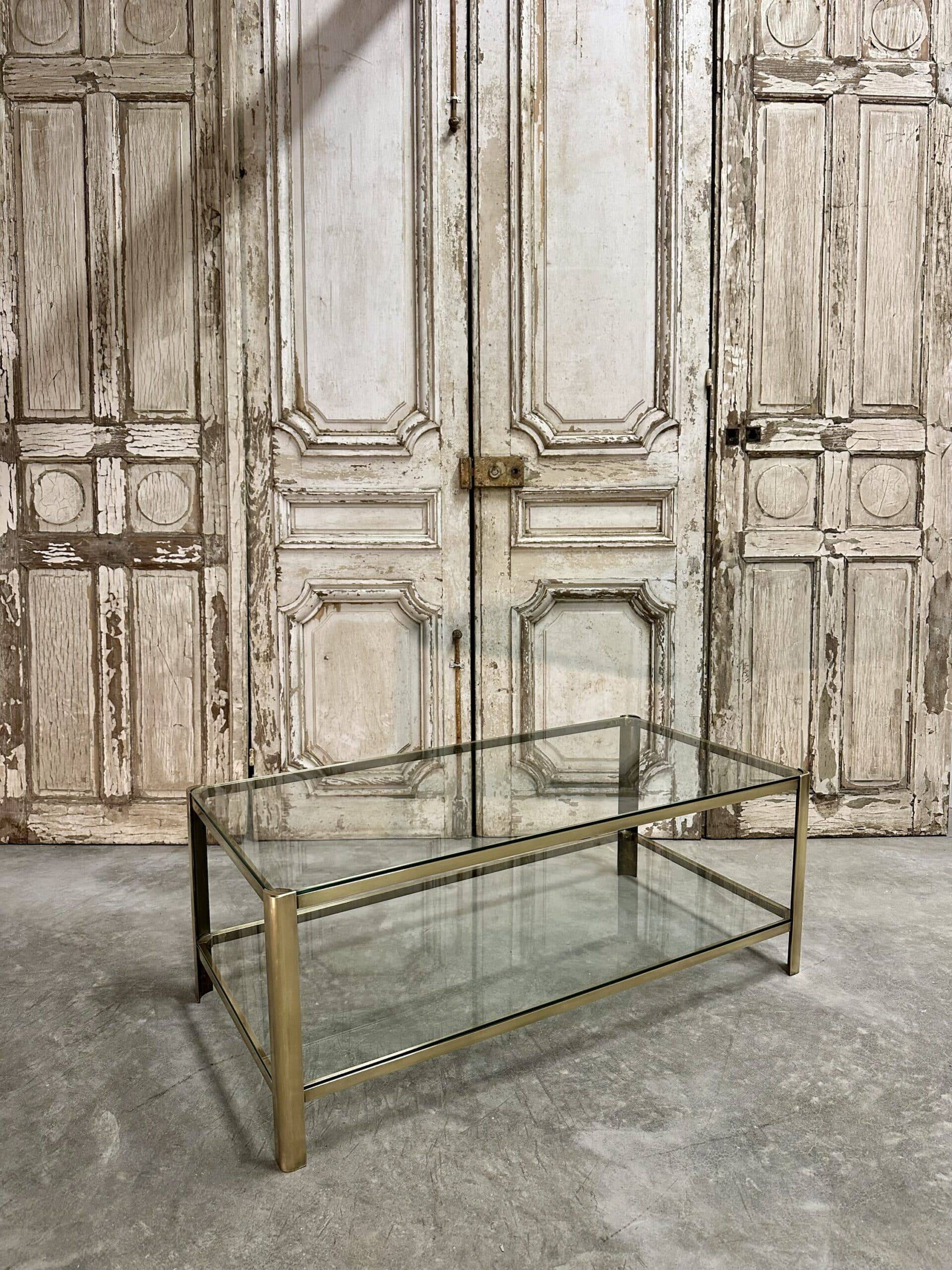 Table basse à double plateau en bronze attribuée à Jacques Quinet