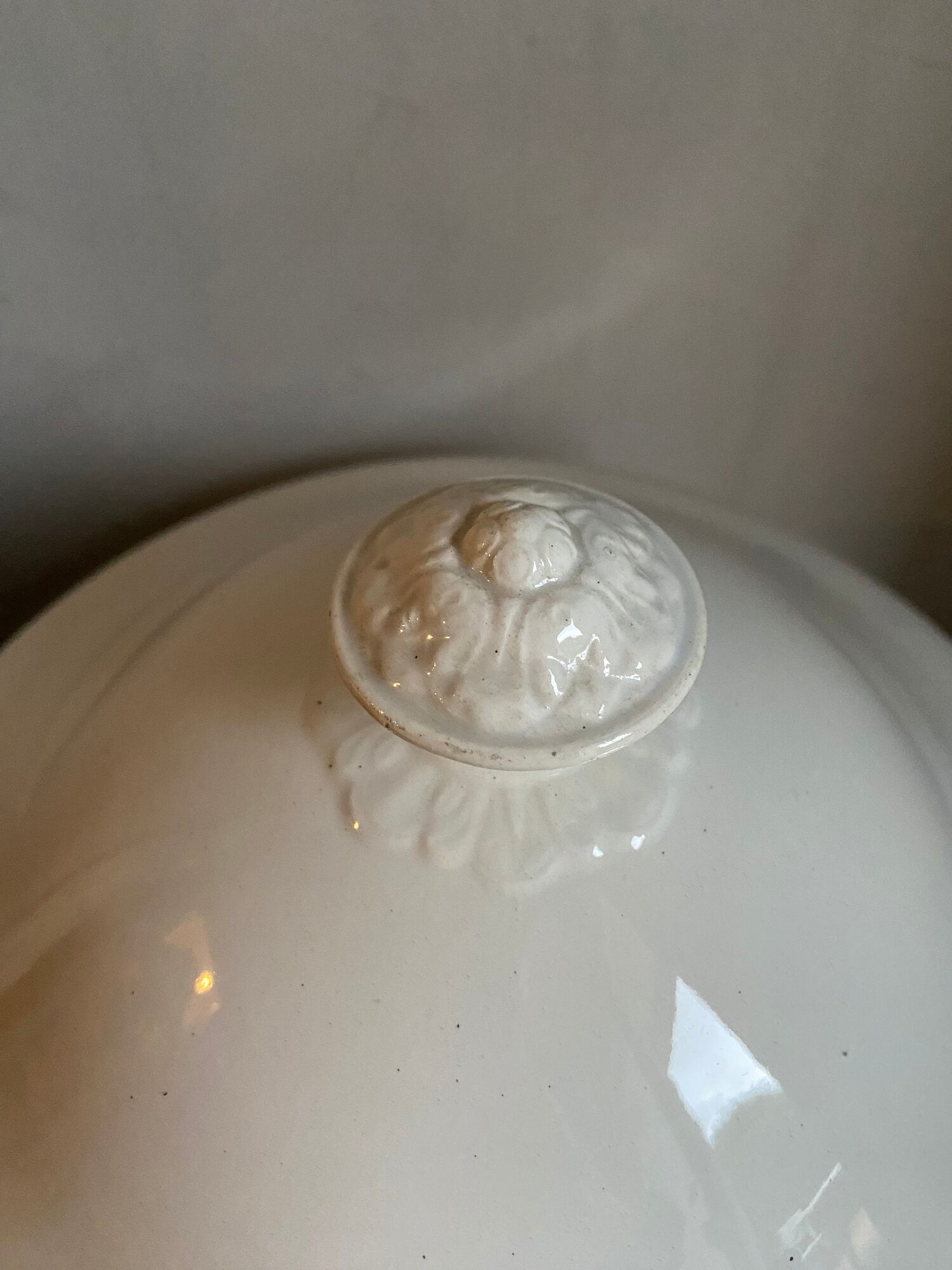 White tureen in earthenware Creil and Montereau nineteenth century