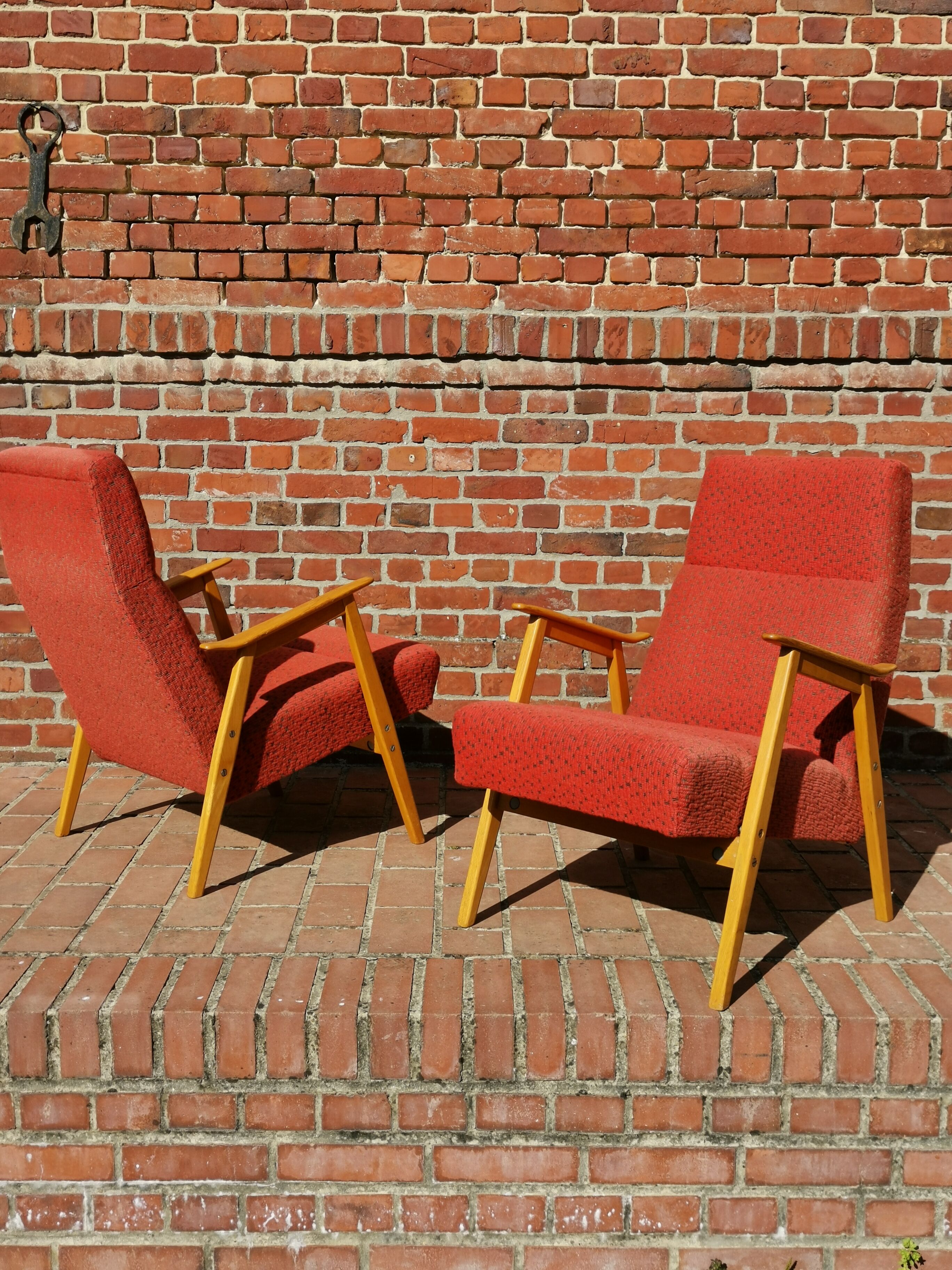 Paire de fauteuils rouge Interier Praha