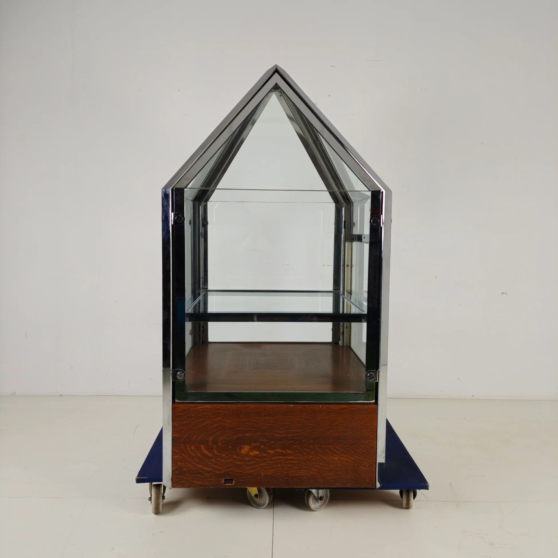 1980s Bijenkorf Arnhem display vitrine – architectural chrome showcase