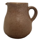 Pot à lait en grès signé
